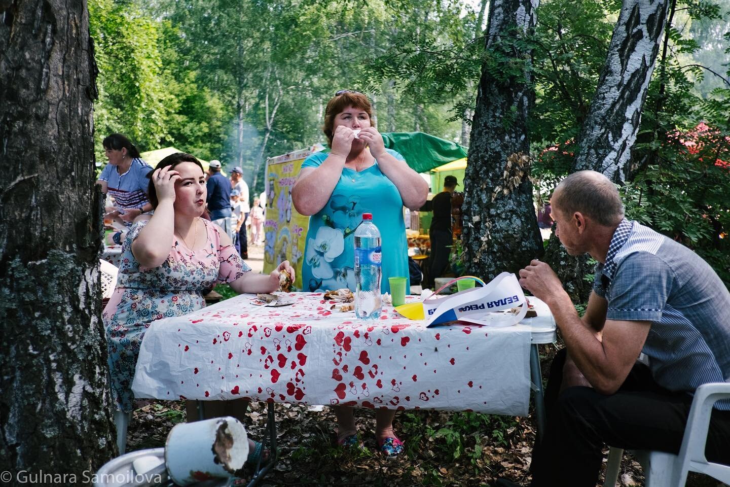 People enjoying outdoor dining during Sabantuy, an annual celebration in Bashkortostan, Russia. June, 2019.
I hope I can go back there this June!
Have you heard of Bashkortostan and would you visit it?.
.
.
#gulnarasamoilova