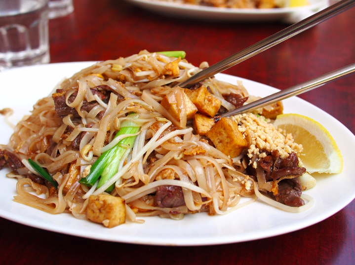 PAD THAI NOODLES WITH VEGETABLES