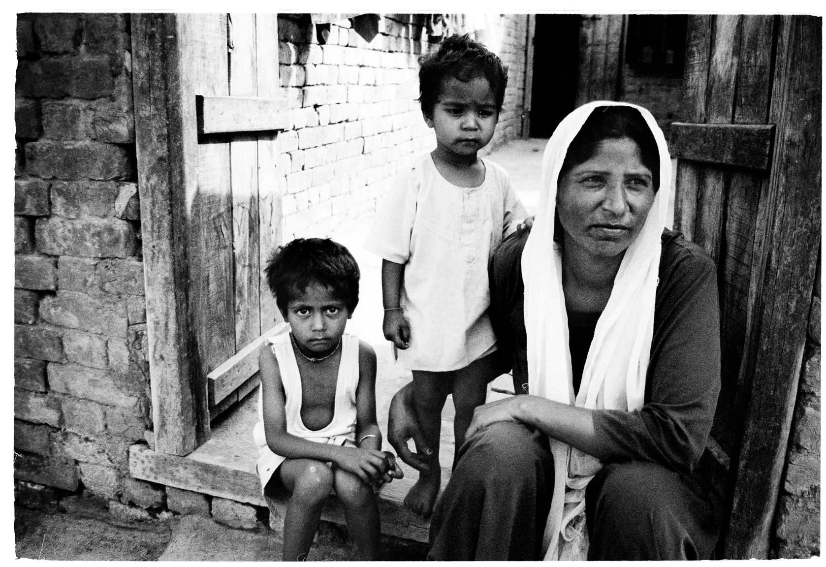 indiaBW-familysadkidPRINT.jpg