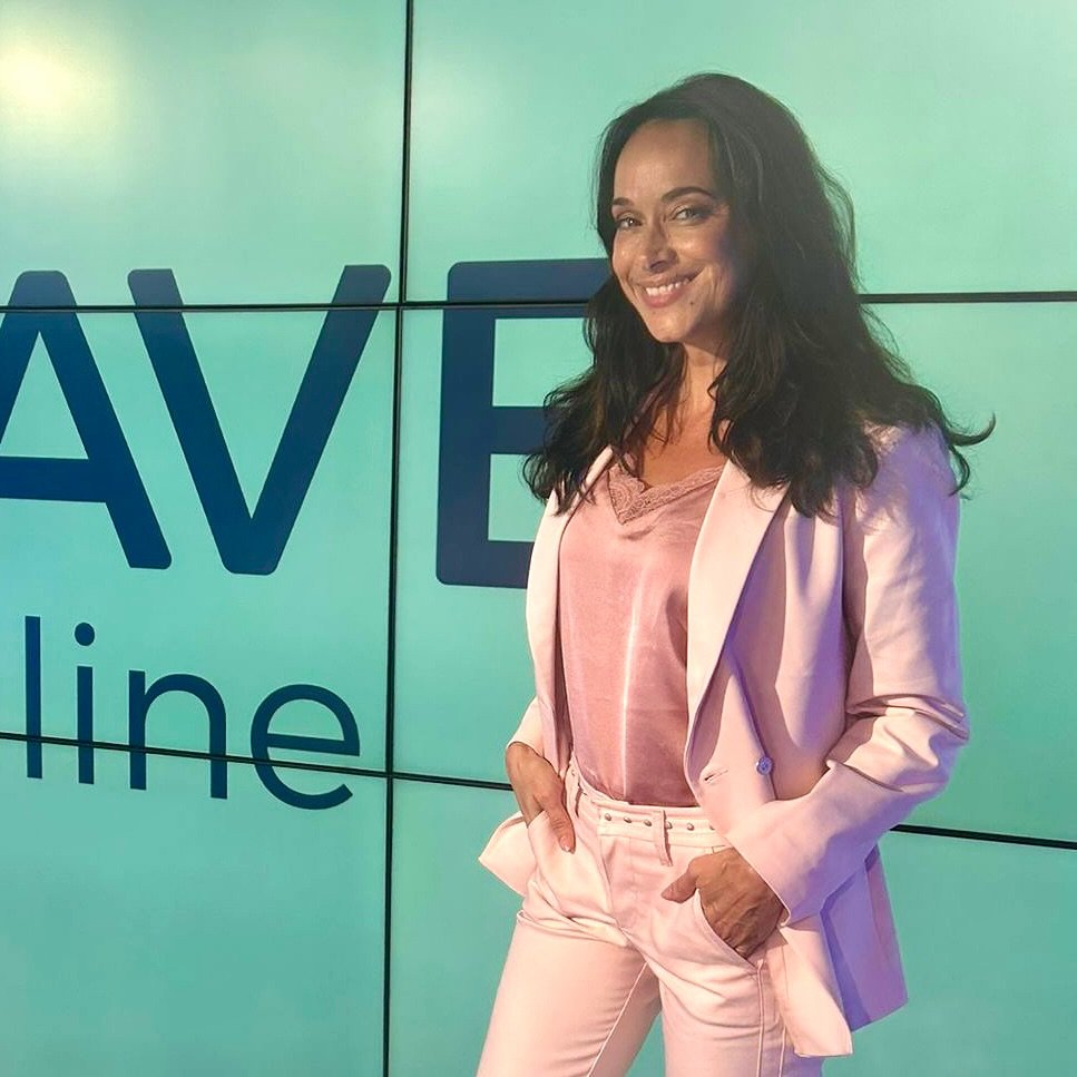 🎥 Nouvelle &eacute;mission en live du Midsommar du patrimoine &agrave; la @maisondelachimie pour parler immobilier sur Wave Online !  Merci &agrave; toute l&rsquo;&eacute;quipe ! 🙏  Tenue @freemantporter 🤩 💄 @mcomby_makeup