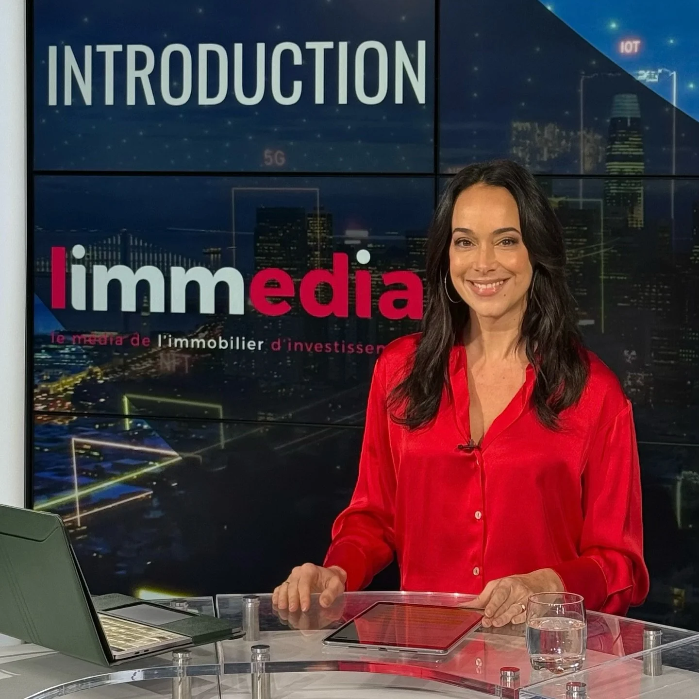 Dernier live de l&rsquo;ann&eacute;e sur l&rsquo;#investissement #immobilier avec une &eacute;quipe de choc 📊 🏠🤶😉 !  #journalism #tv #emission #tvhost #live #direct #team #tournage #backstage #fun #equipe