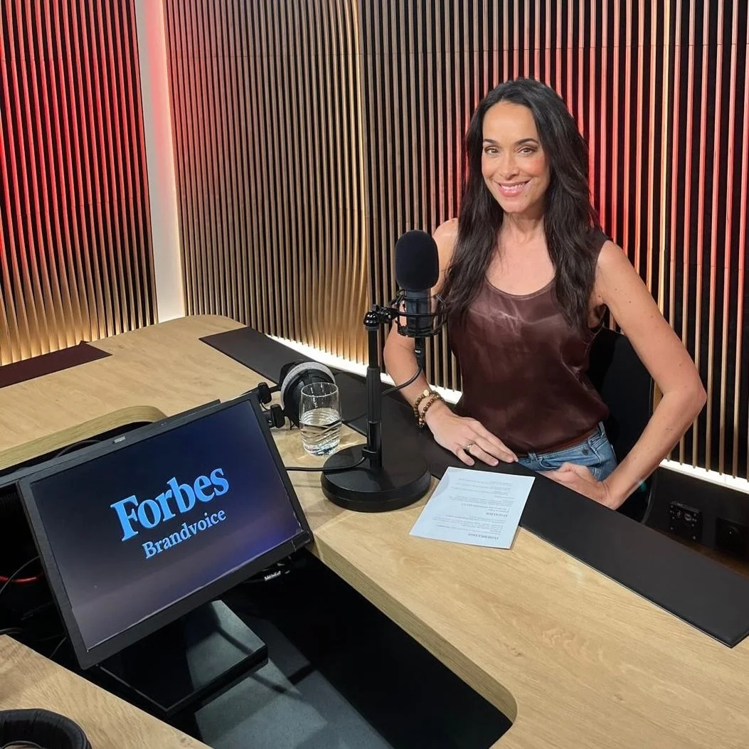 🎧 Tournage du podcast @chroniques_dexperts au studio @studiopodcastbysonacom pour @forbesfrance avec @openmediasagency  Tenue 🤩 @freemantporter #podcast #backstage #womanpreneur #journalism