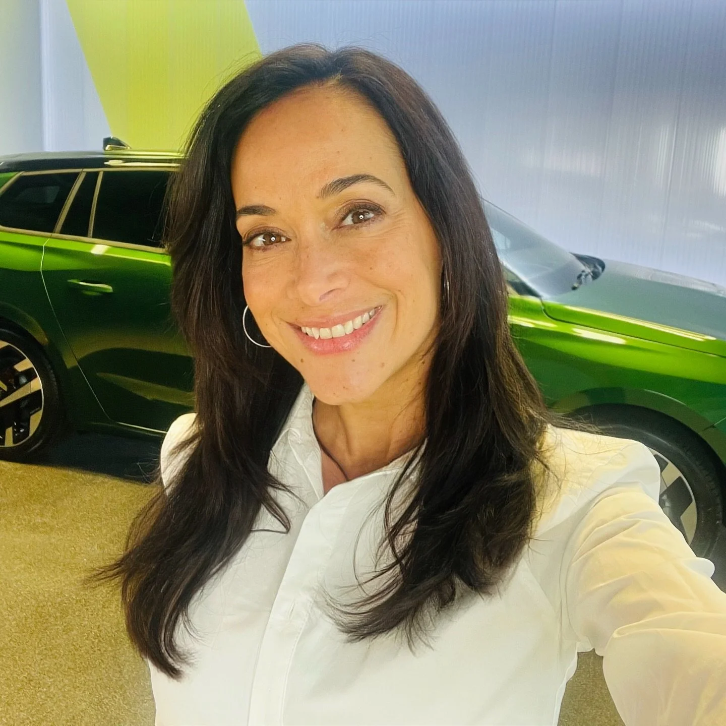 🎥 🚘 Tournage 🤩 chemise @freemantporter #backstage #womeninbusiness #womansupportingwoman #womeninjournalism #automotive