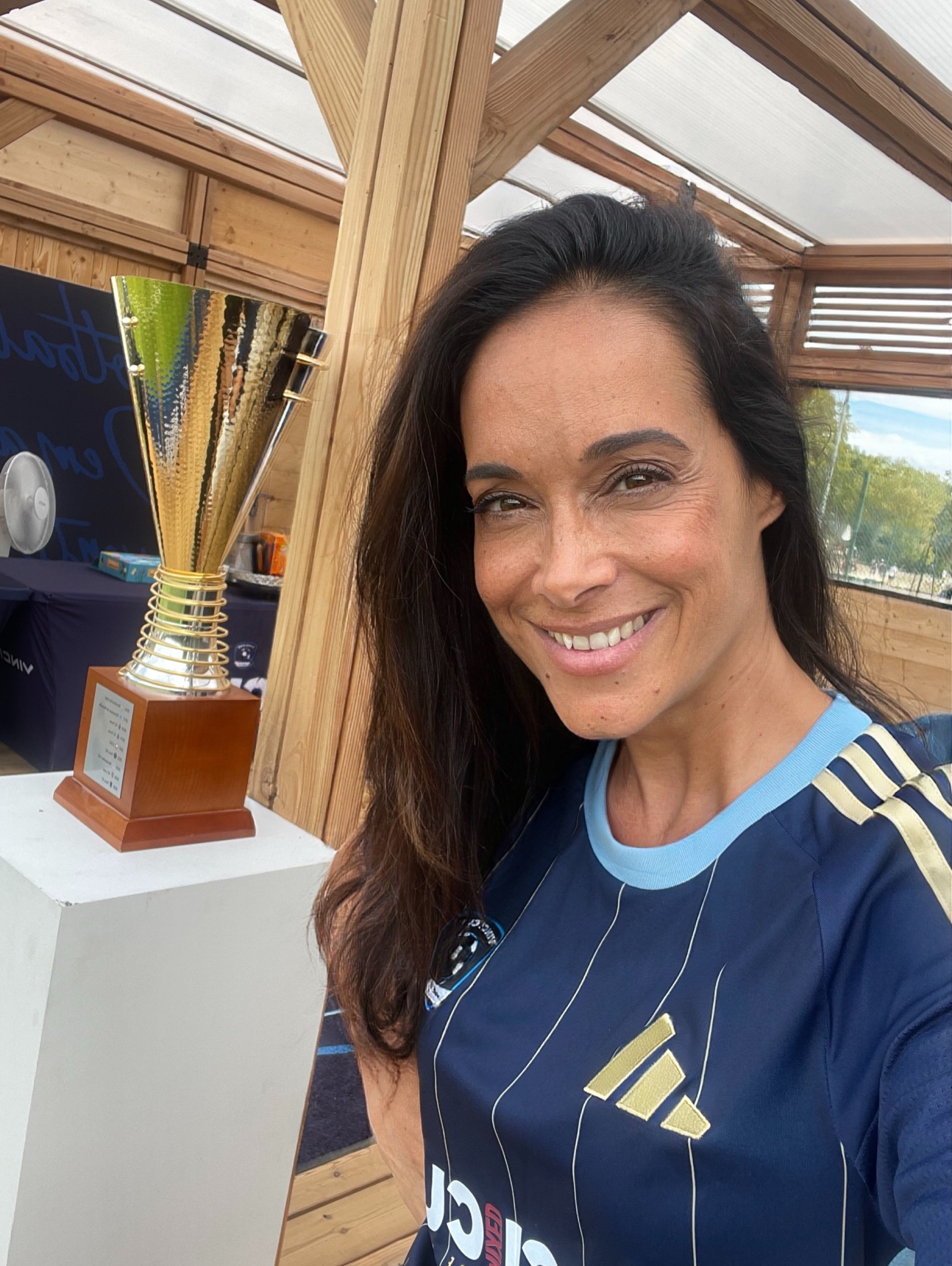 Deux jours de football et de passion, avec une finale Espagne&ndash;Portugal remport&eacute;e par le Benfica Lisbonne ! ⚽️🏆🇵🇹

Un vrai plaisir d&rsquo;avoir anim&eacute; cette 10e &eacute;dition de la VINCI Mixed Cup aux c&ocirc;t&eacute;s de Phil
