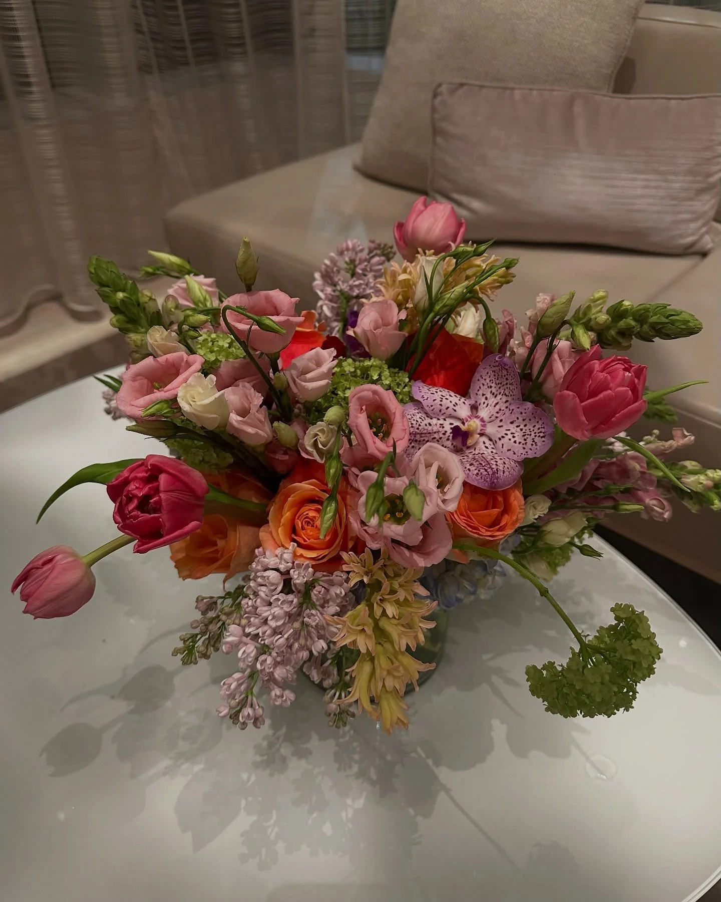 Petals, pastries, and perfectly plated moments 💐🍰

#craftandharmony #dallaschef #dallasprivatechef #floralarrangements