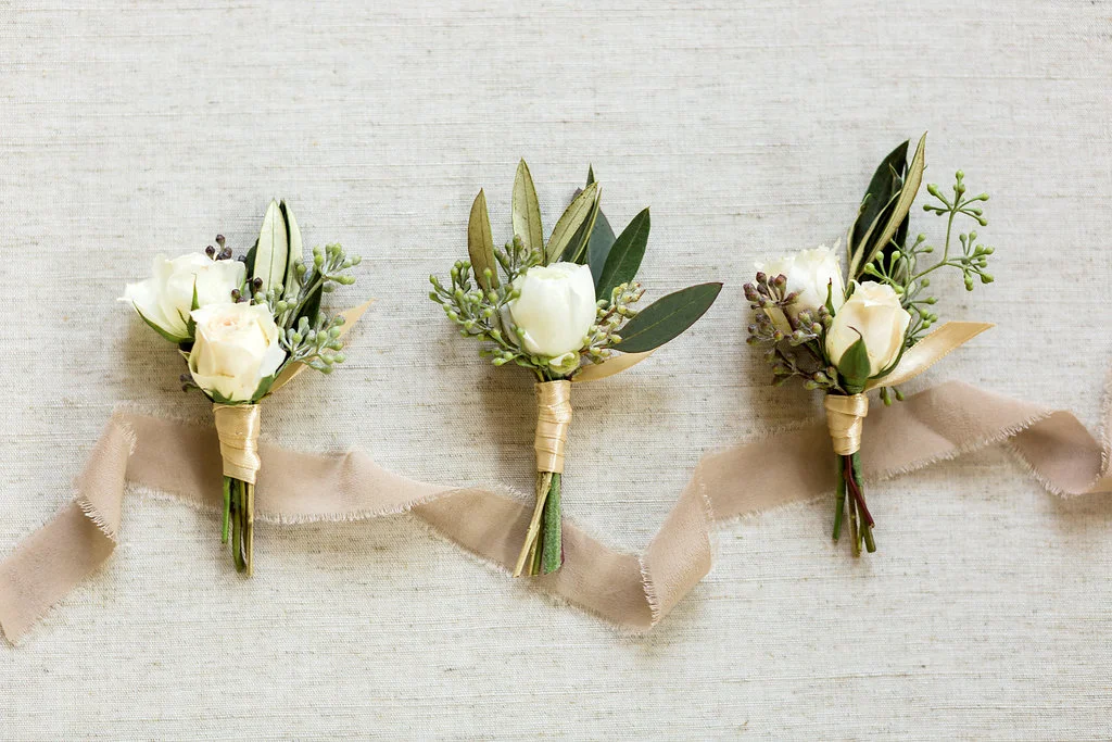 Allie&ElliottWedding_RusticWhite_015.jpg