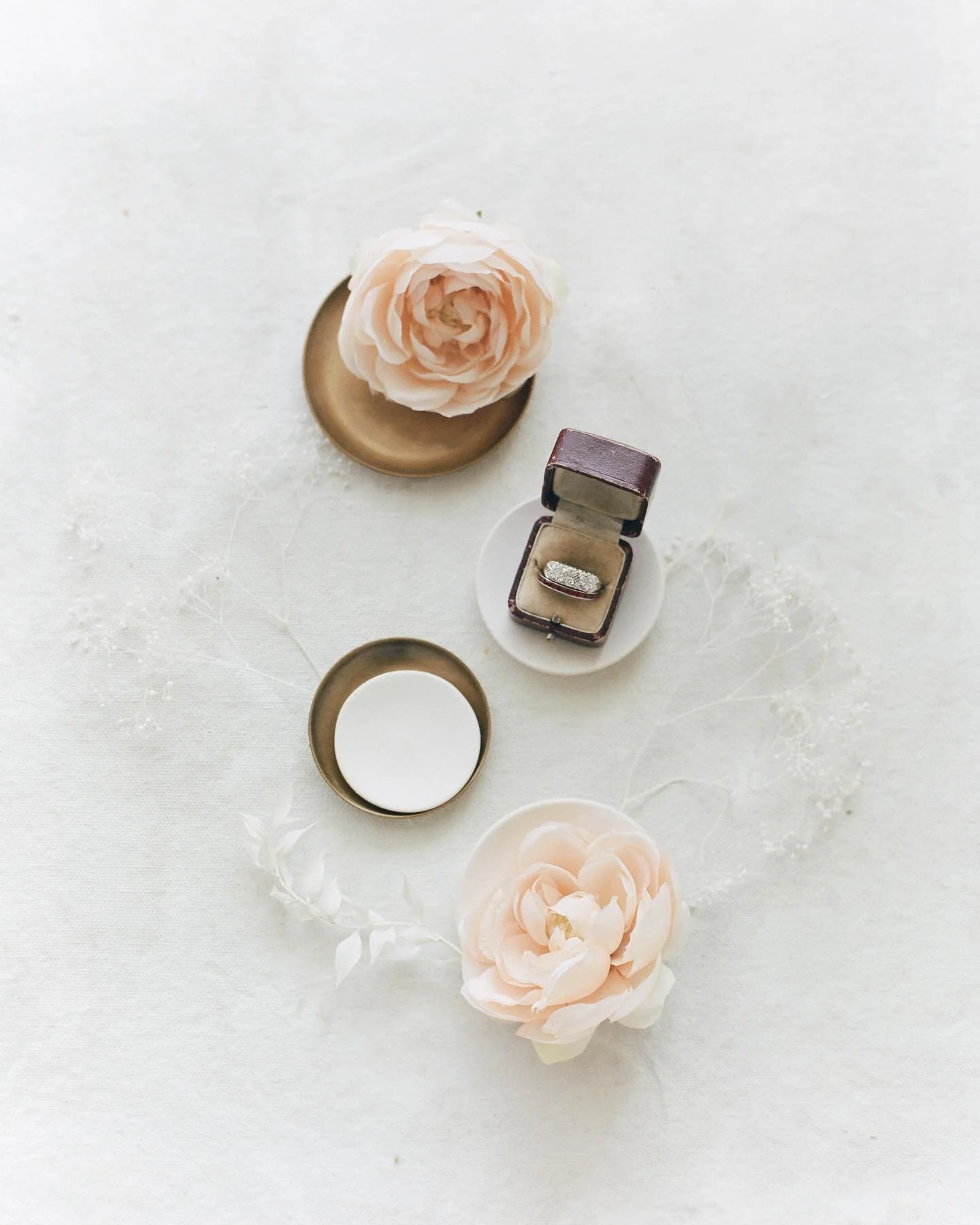 pretty details + a vintage ring box, yes please ✨