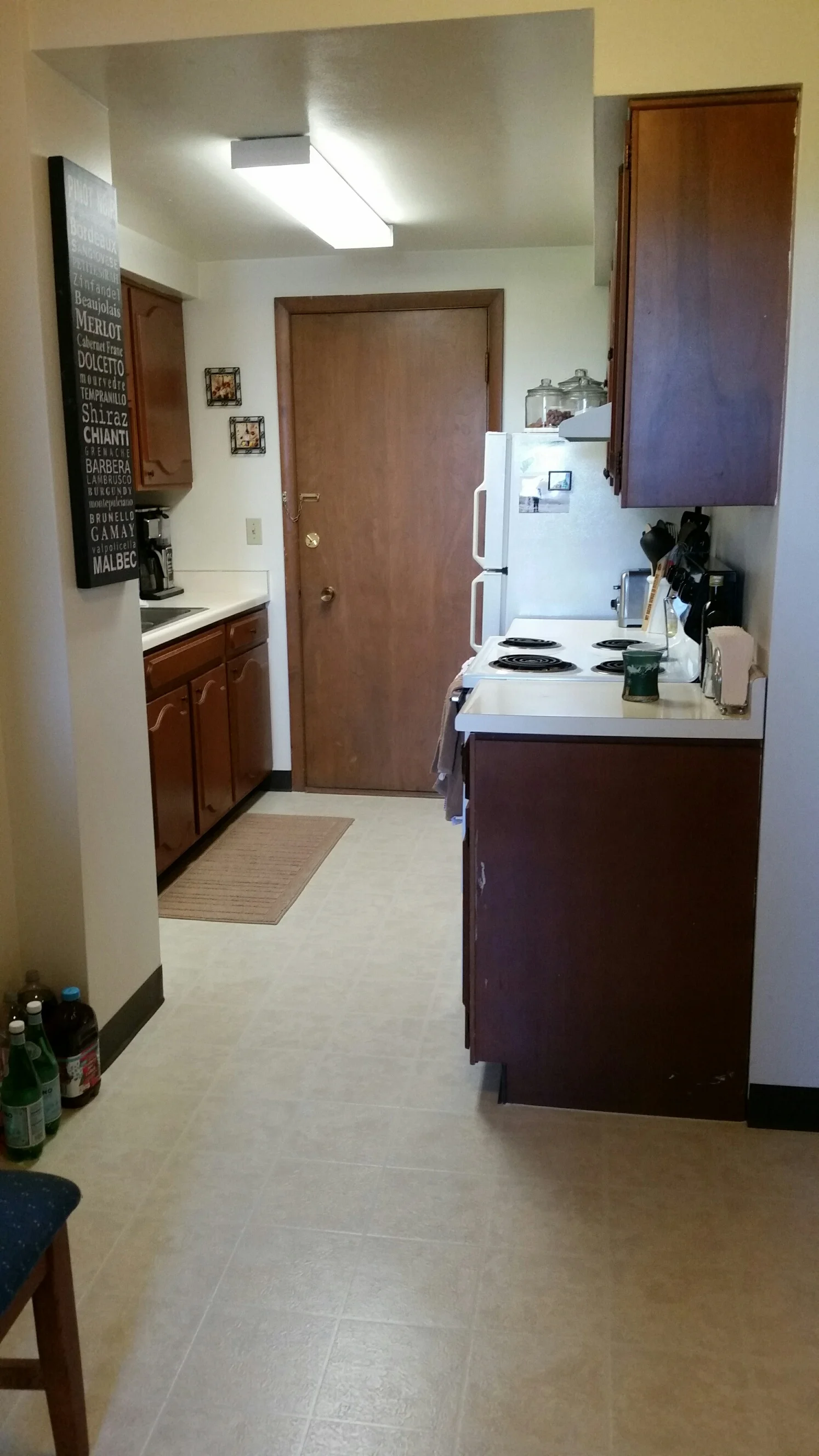 3939 402 kitchen.jpg