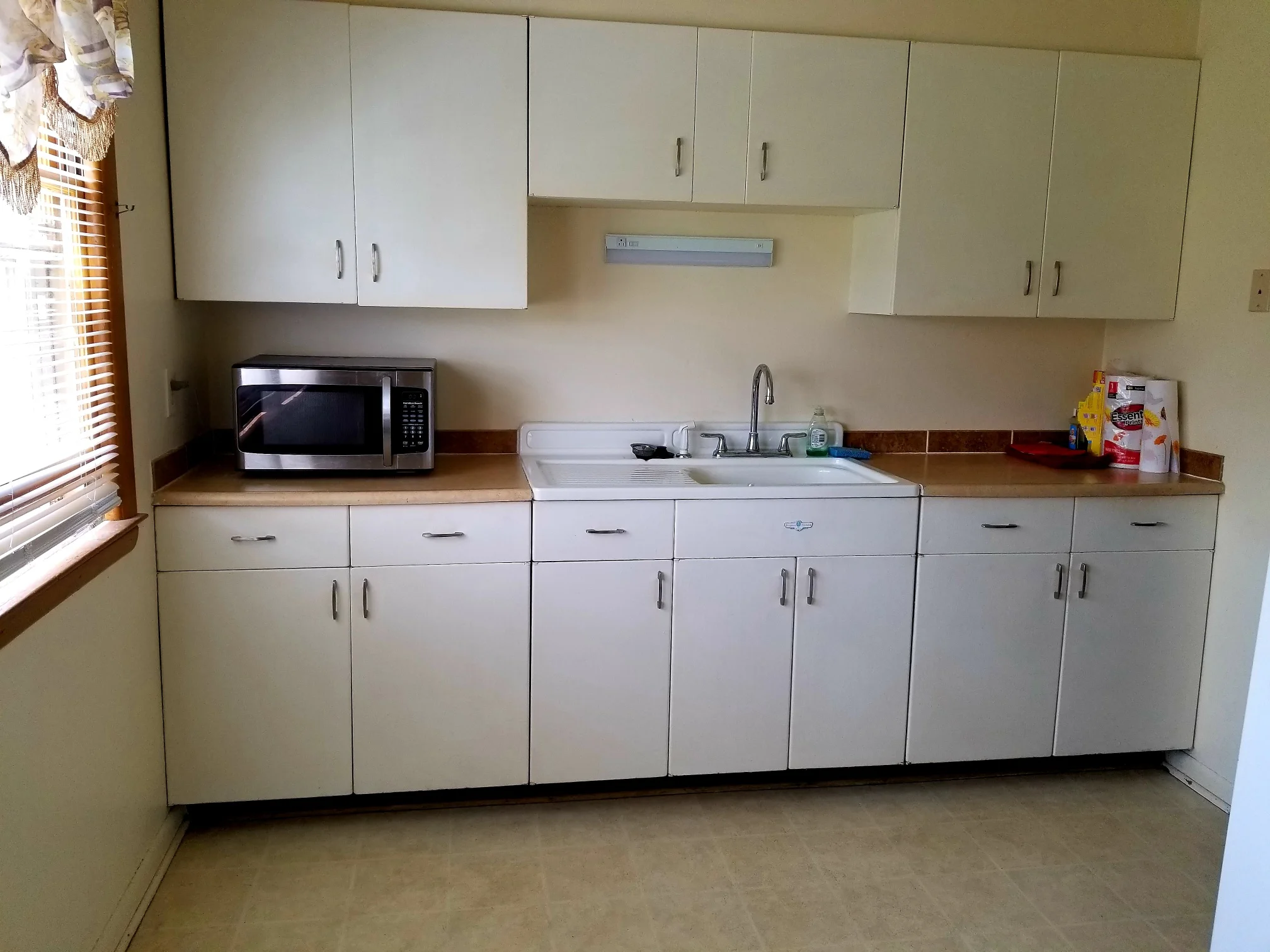 5201-2 kitchen.jpg