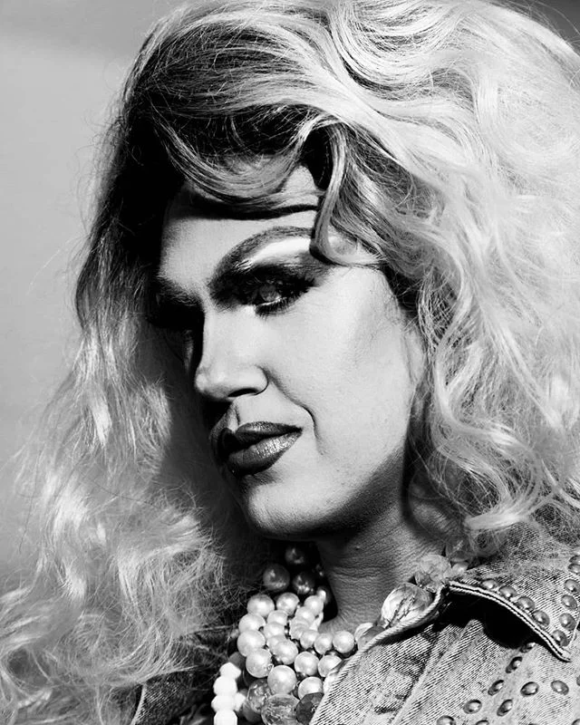 Behind the scenes at trivia night at #precinctdtla with the Queen @pickledragqueen