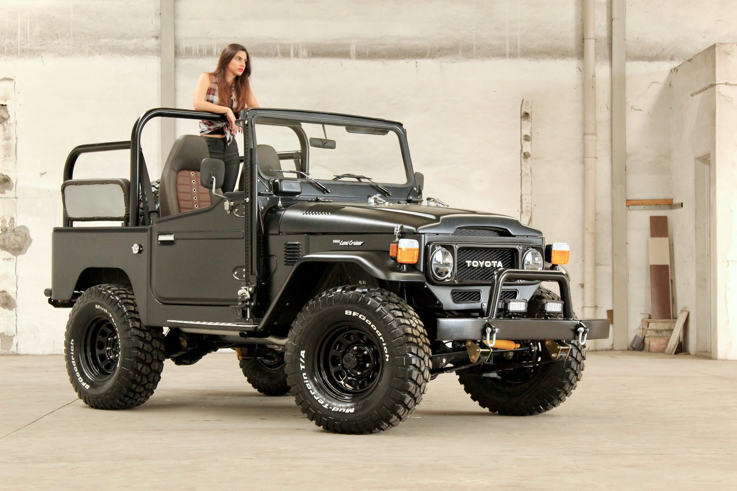 LegacyOverland_1985_ToyotaLandCruiser_BJ40_black_opentop_model_2.jpg