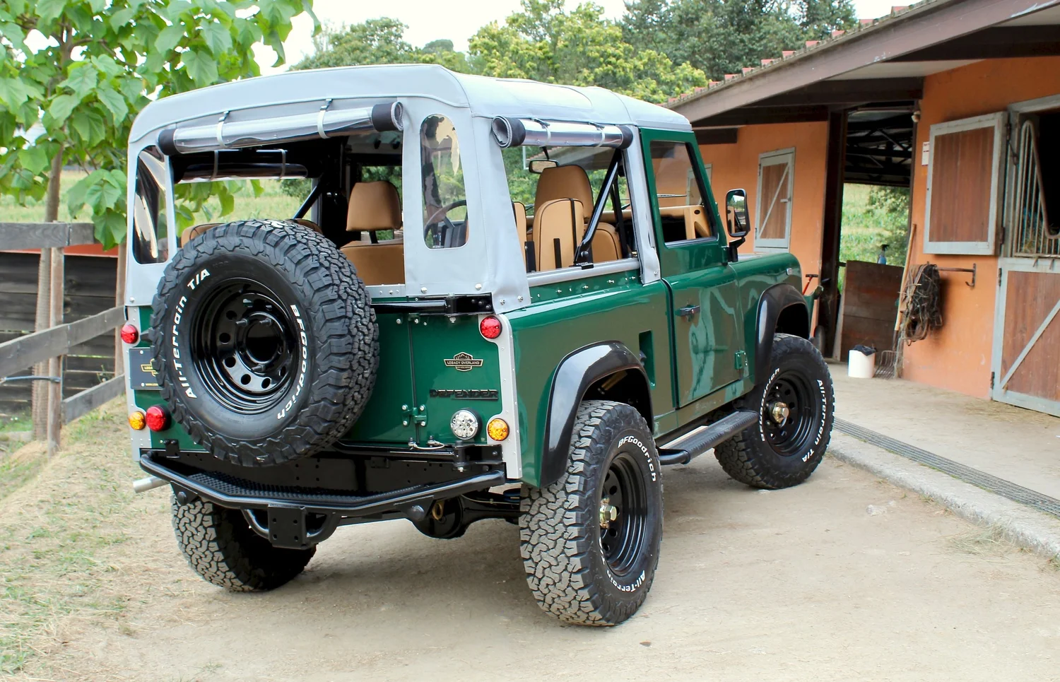 Defender 90 3.5L V8 Town & Country Edition — Legacy Overland