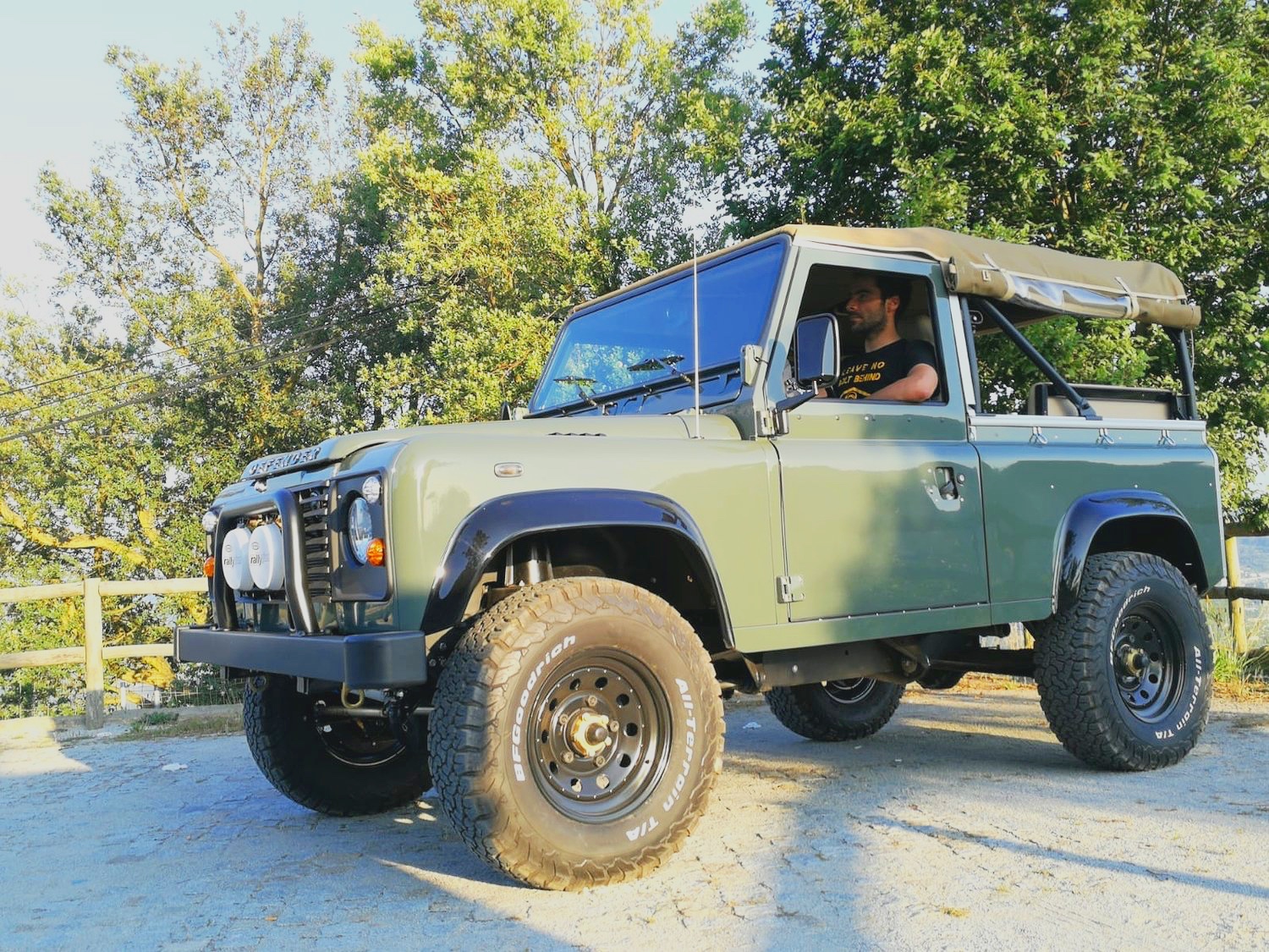 Defender 90 soft top Surf Edition