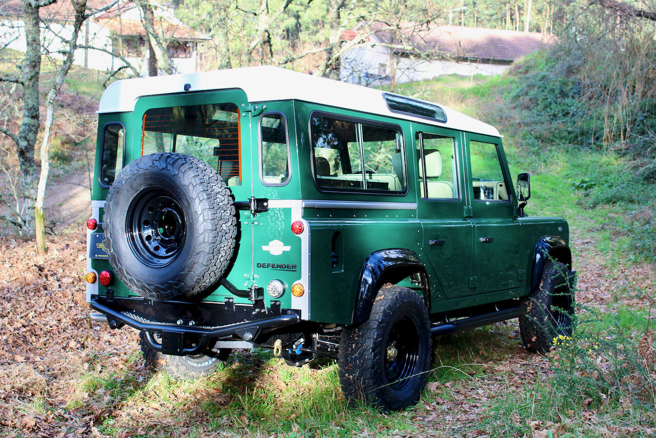 Defender 200. Land Rover 110 Armoured.
