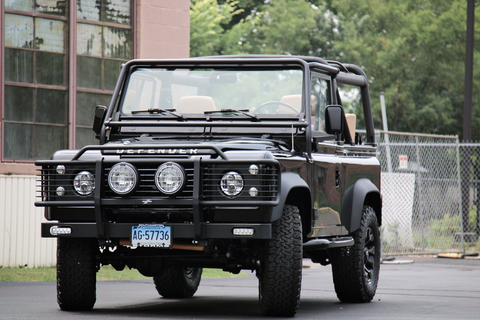 Land Rover Defender 90 NAS Comprehensively Restored