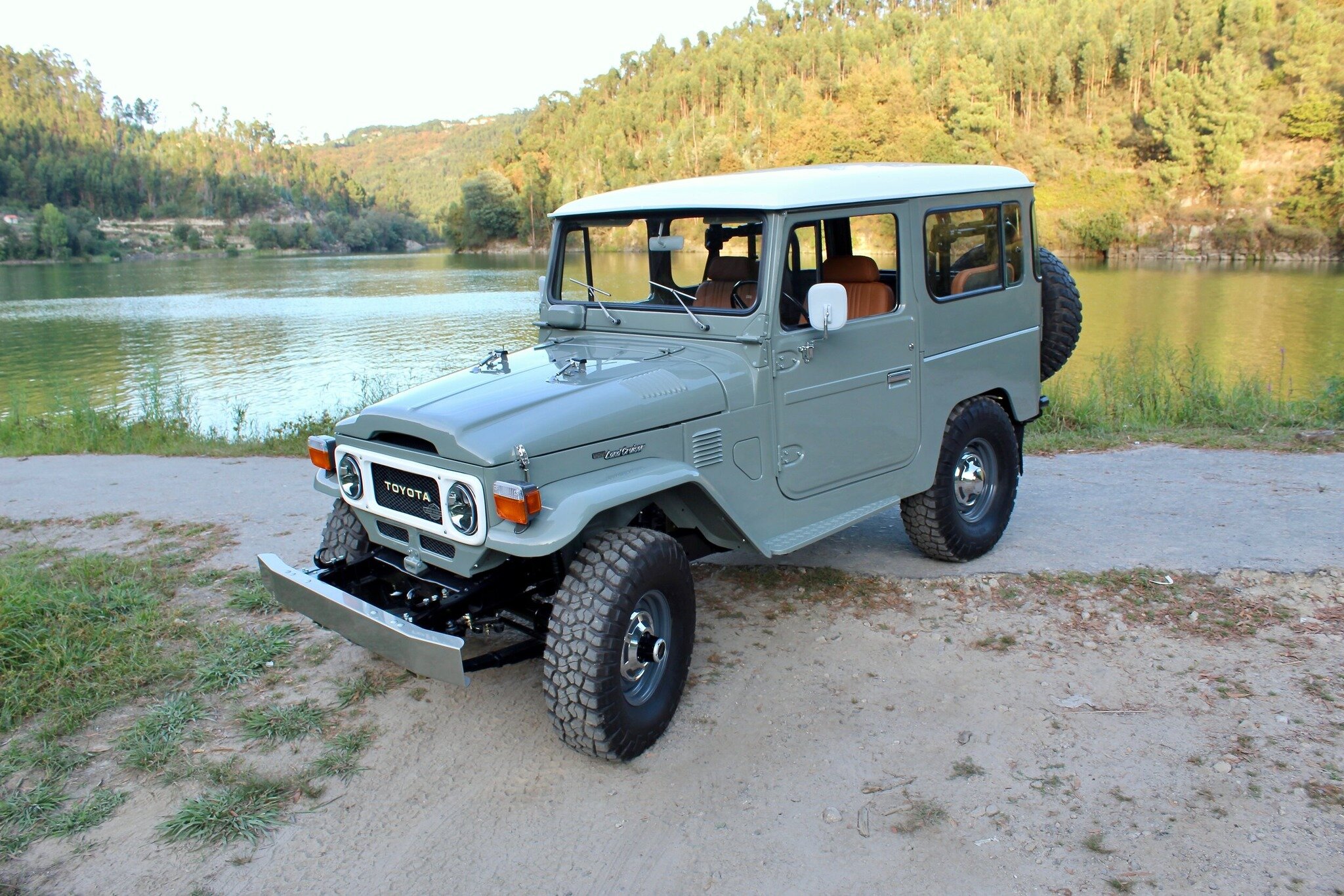 Our restored 1977 Toyota Land Cruiser FJ40 finds solace by the shimmering waters, a testament to adventure and tranquility.

#landcruiser #fj40 #toyota #tlc #landy #custom #restoration #handcrafted #classiccar #truck #bespoke #urban #classic #vintage