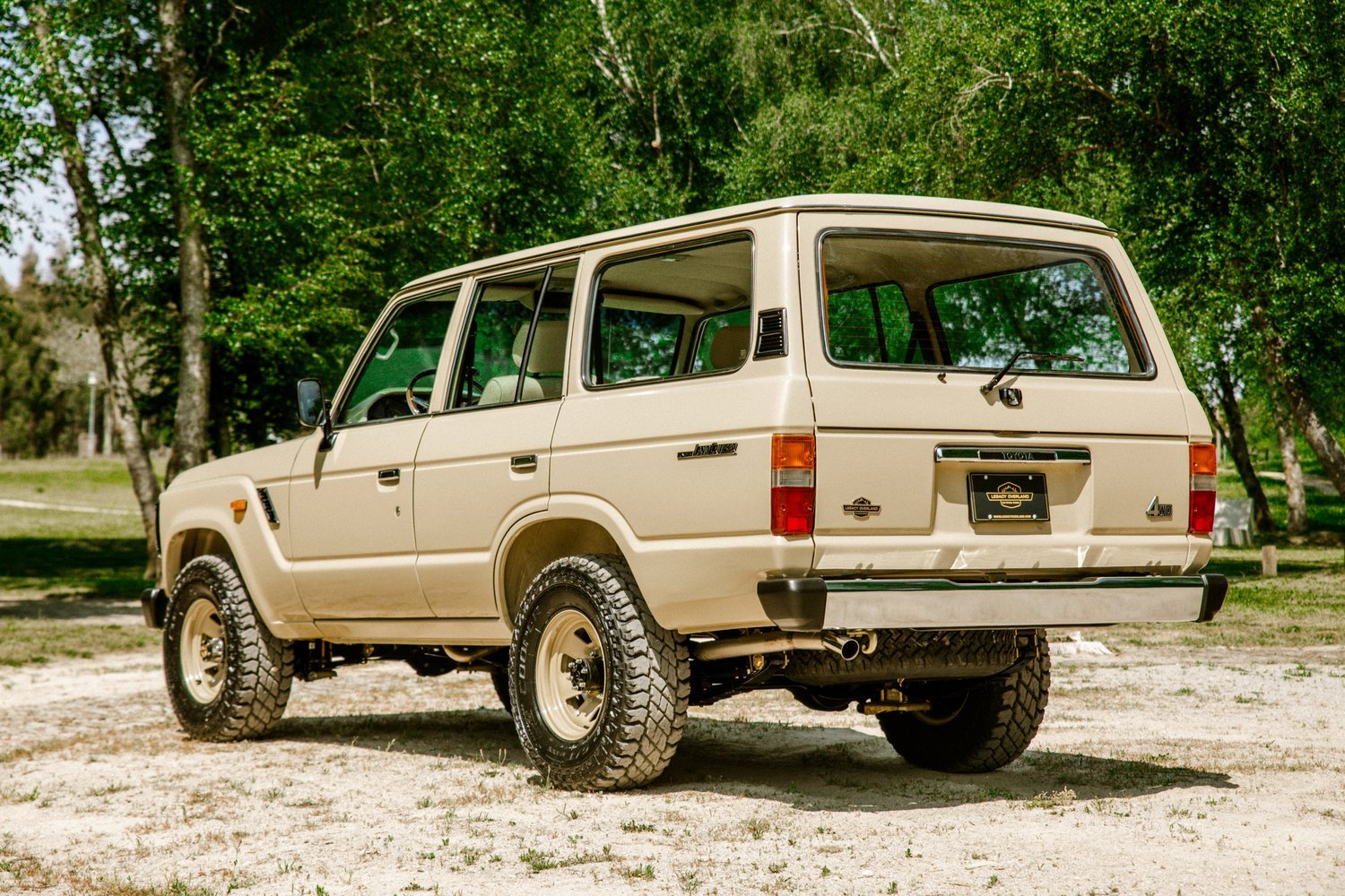 Take a look at our restored 1990 Toyota Land Cruiser FJ62, resplendent in the timeless hue of Dune Beige.

#toyota #landcruiser #fj62 #toyotalandcruiser #tlc #4x4 #fj60