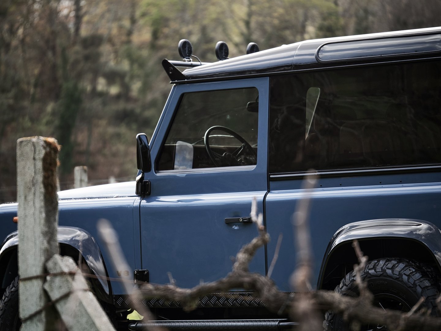 Can&rsquo;t ever get enough of this Defender 90!

#landrover #defender #d90 #restoration #custom #blue