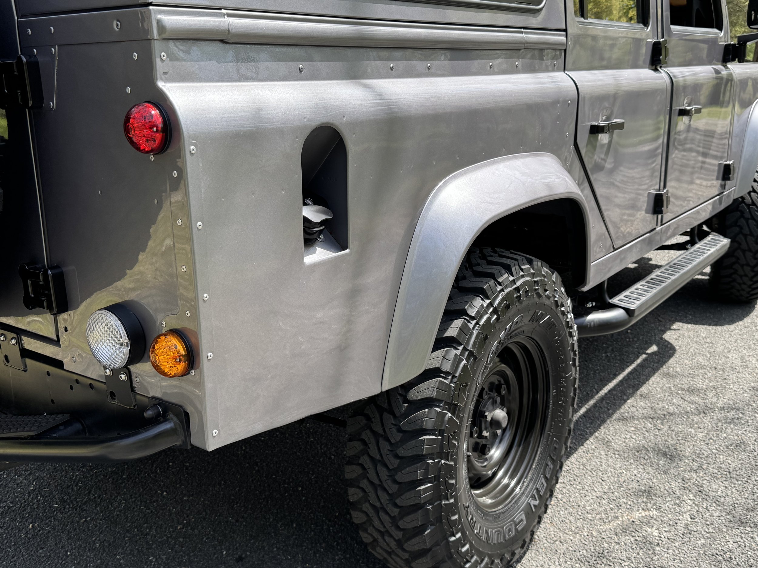 LegacyOverland_1986_LandRoverDefender110Cumins_Latorre_15.jpeg