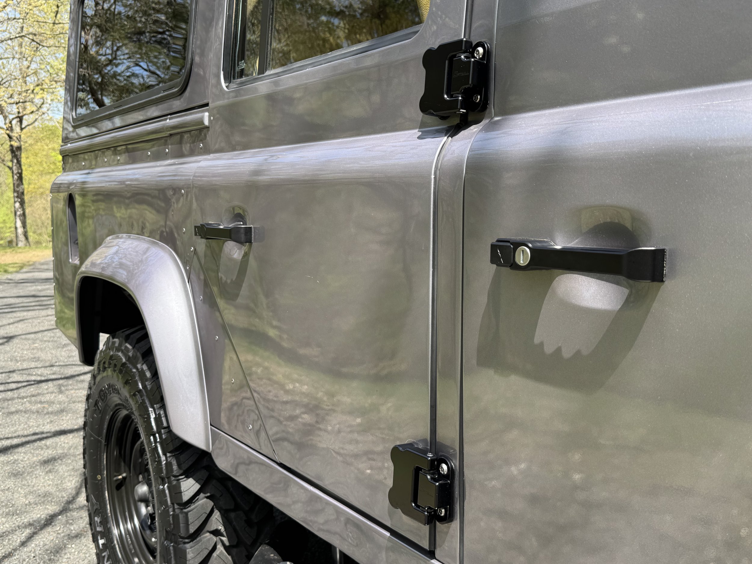 LegacyOverland_1986_LandRoverDefender110Cumins_Latorre_12.jpeg