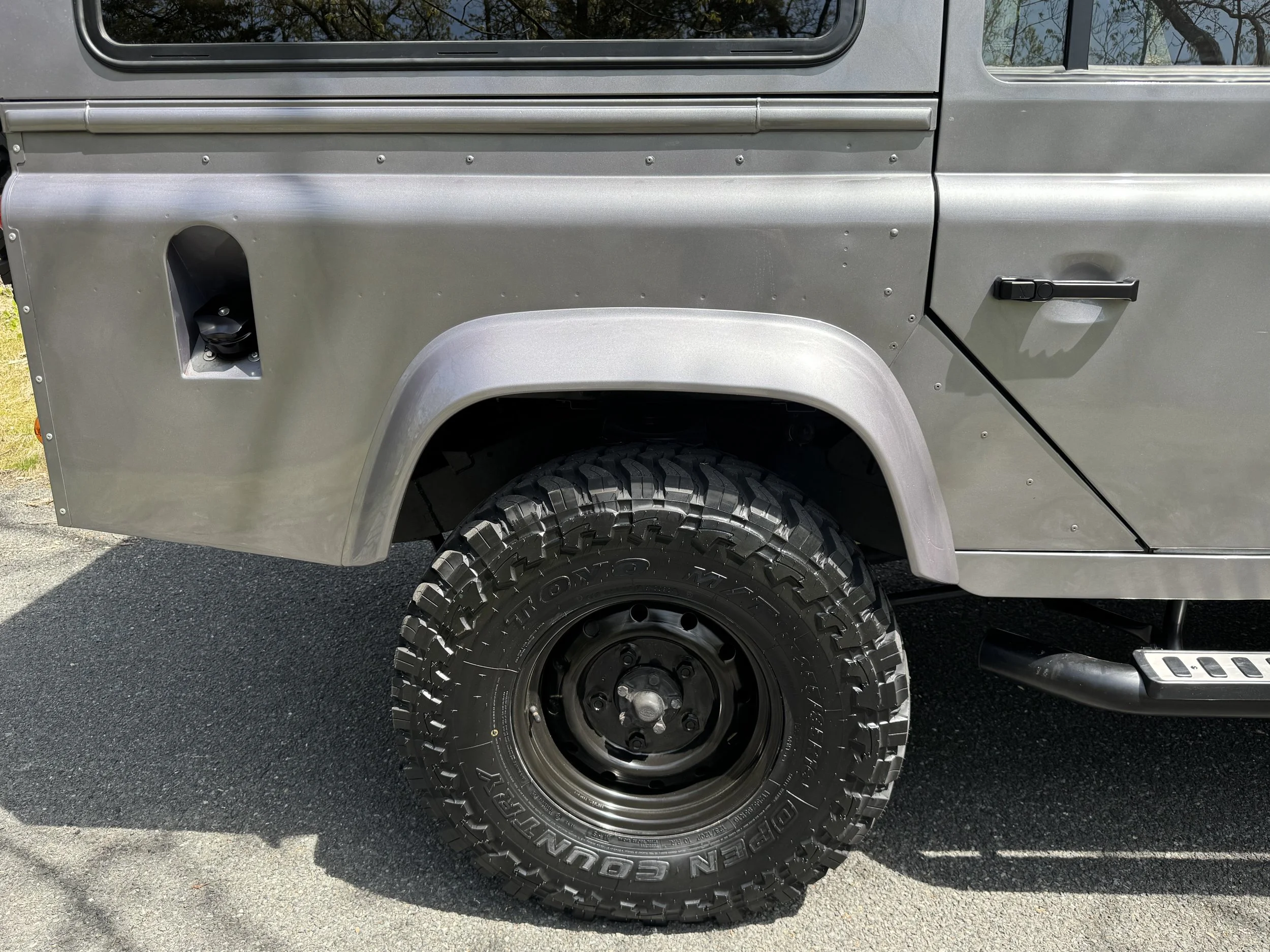 LegacyOverland_1986_LandRoverDefender110Cumins_Latorre_10.jpeg
