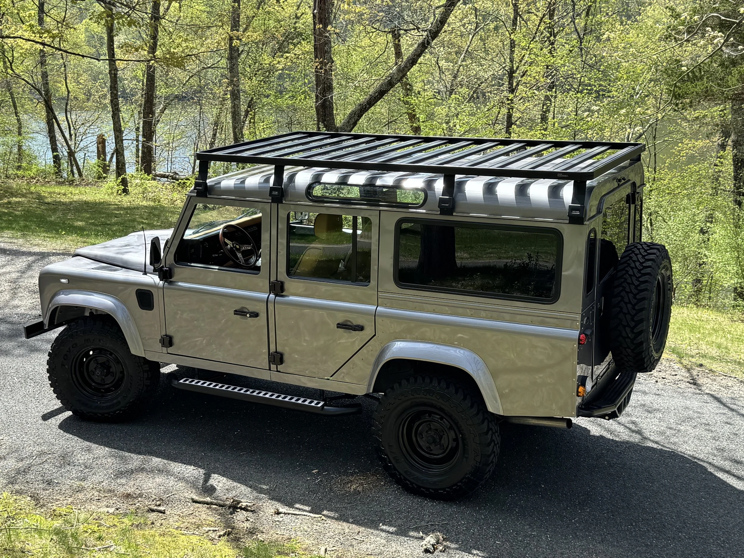 LegacyOverland_1986_LandRoverDefender110Cumins_Latorre_16.jpeg
