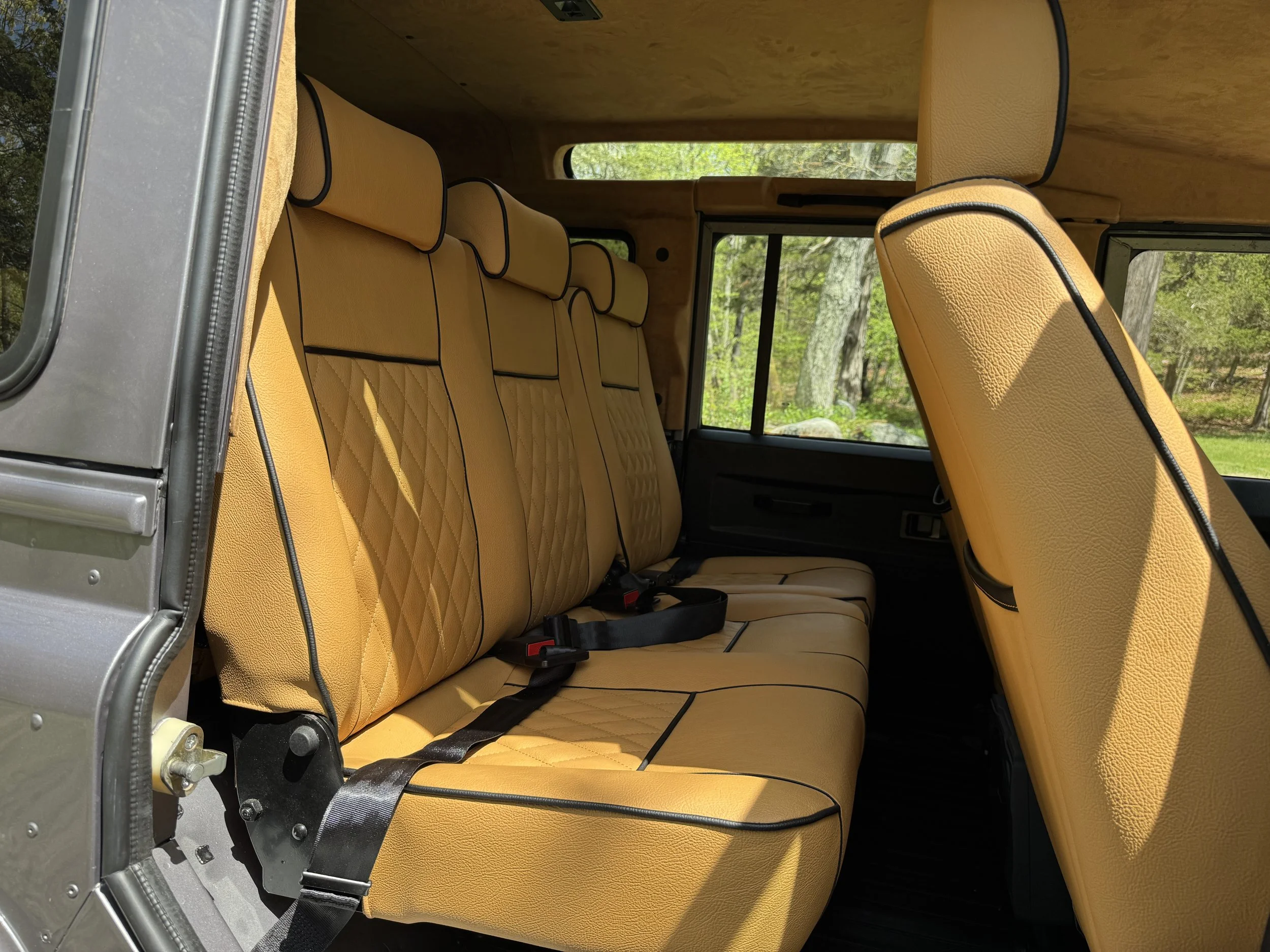 LegacyOverland_1986_LandRoverDefender110Cumins_Latorre_27.jpeg