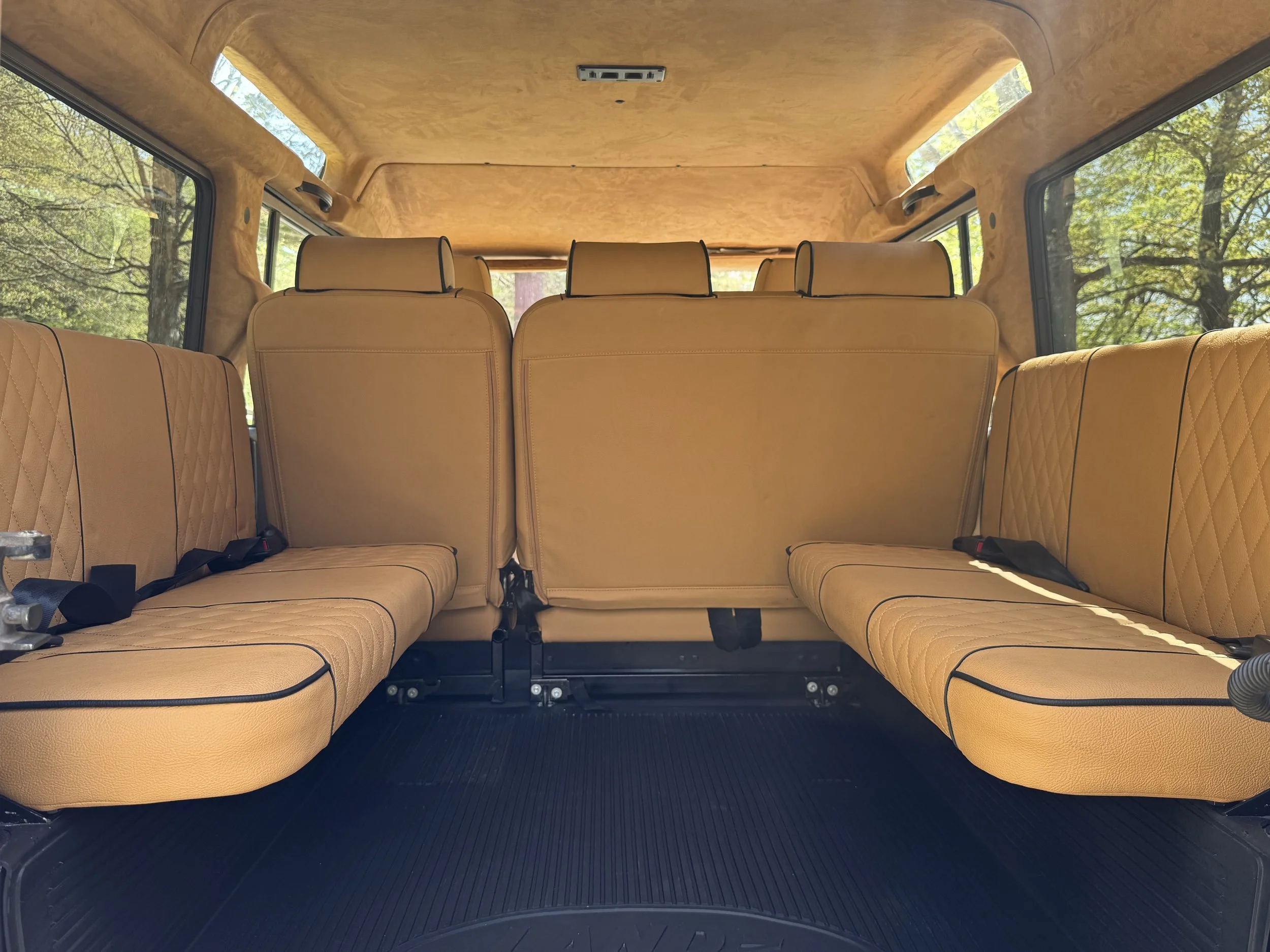 LegacyOverland_1986_LandRoverDefender110Cumins_Latorre_30.jpeg
