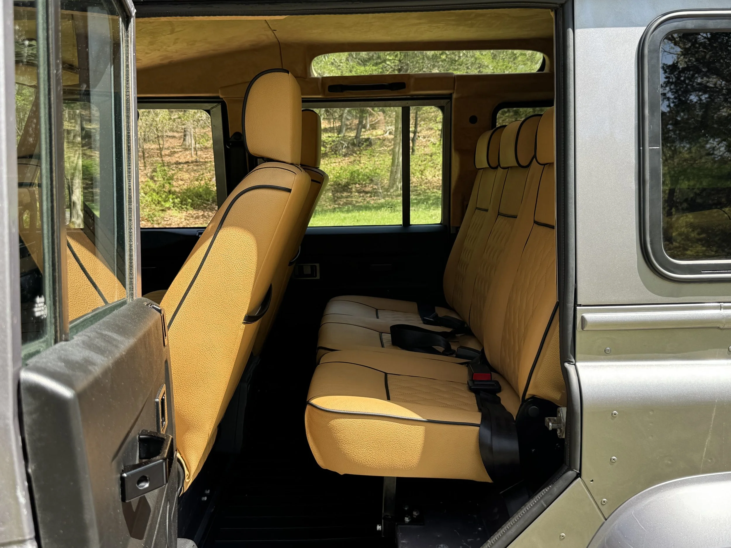 LegacyOverland_1986_LandRoverDefender110Cumins_Latorre_34.jpeg
