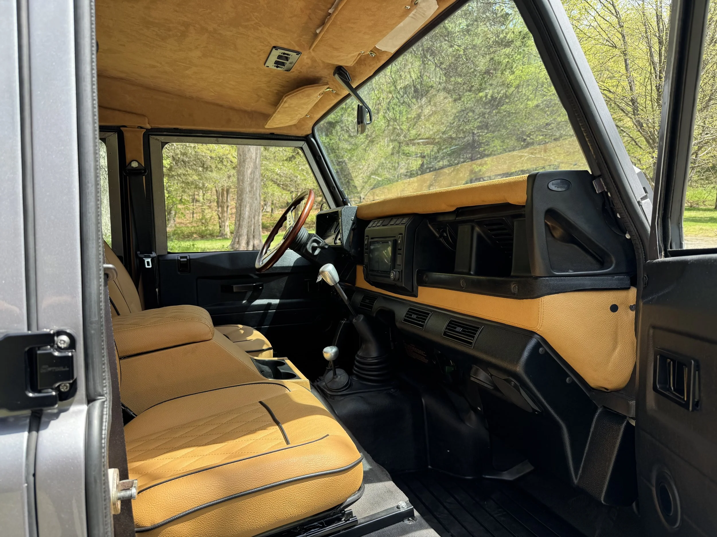 LegacyOverland_1986_LandRoverDefender110Cumins_Latorre_23.jpeg