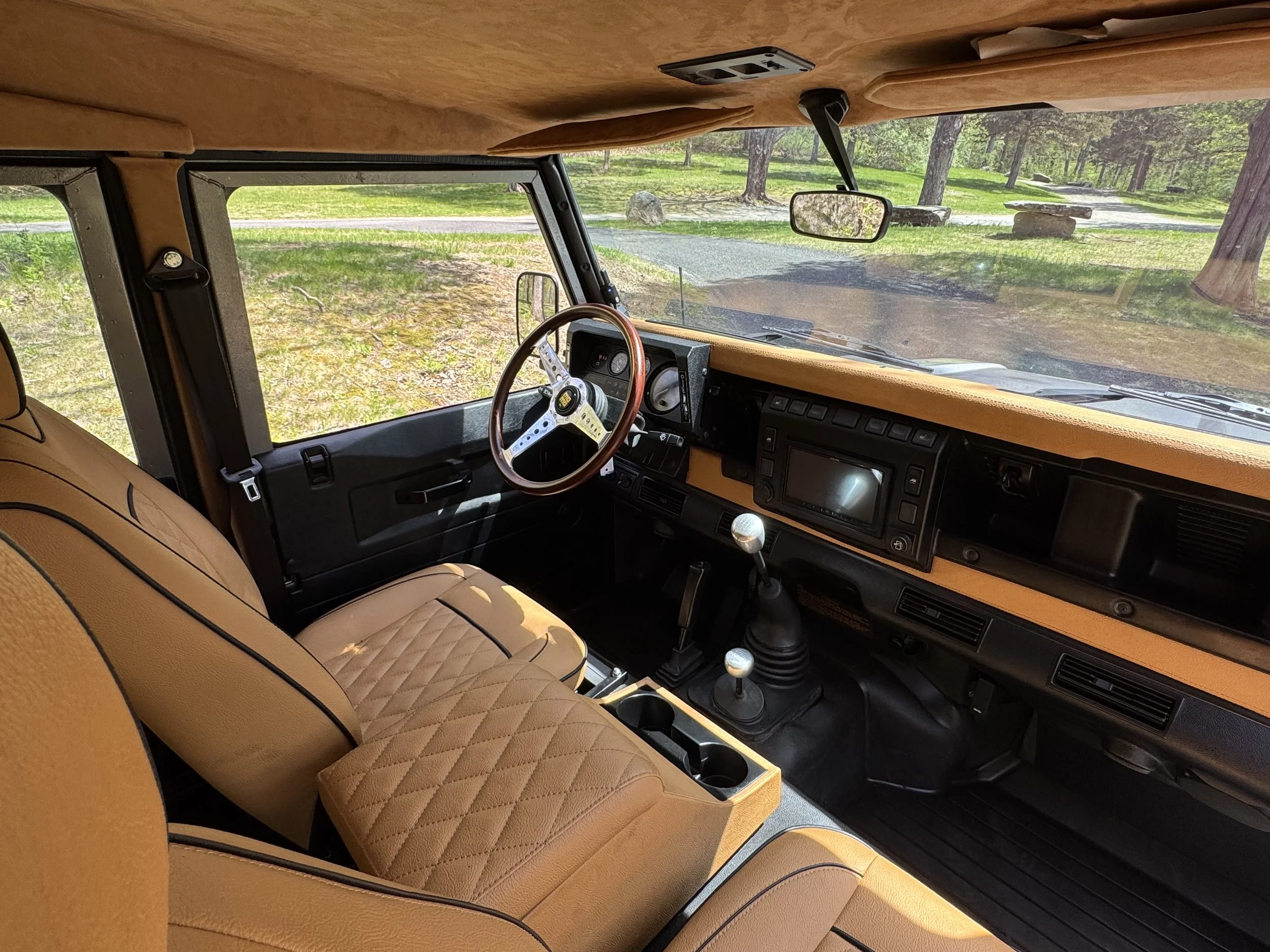 LegacyOverland_1986_LandRoverDefender110Cumins_Latorre_24.jpeg
