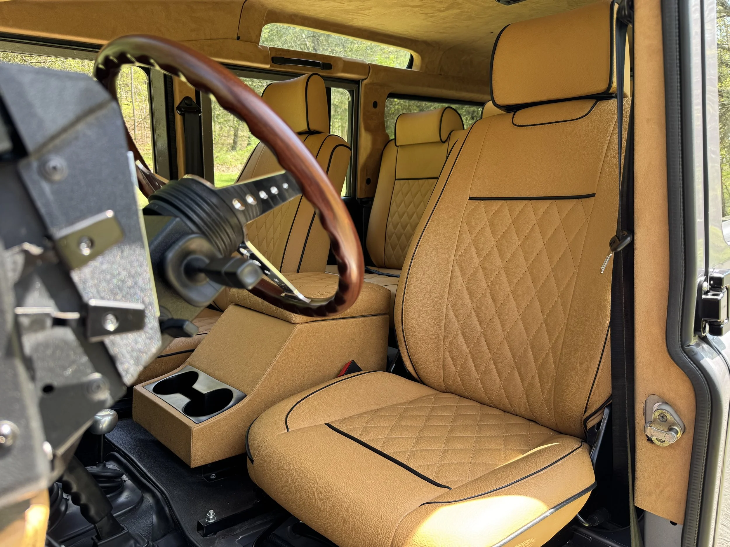 LegacyOverland_1986_LandRoverDefender110Cumins_Latorre_37.jpeg