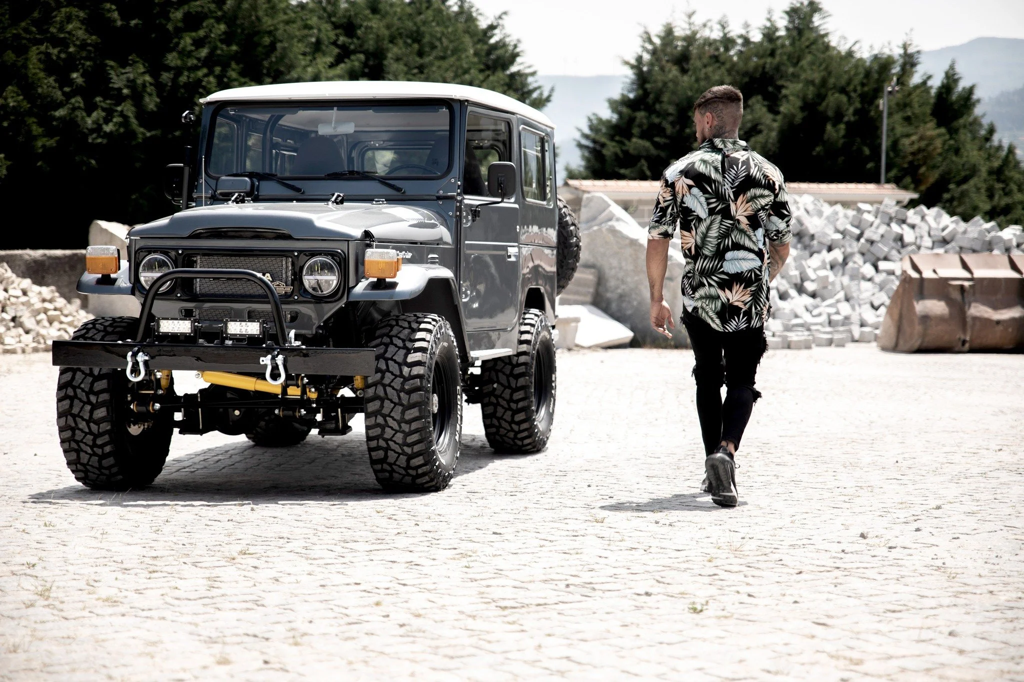 1982 Toyota Land Cruiser BJ40 | Project Oak

More diesel. More capability. Same legendary soul. Project Oak takes the classic BJ40 and gives it a serious upgrade with a fully rebuilt Toyota 1HD-T 4.2L turbo diesel, paired with power steering, upgrade