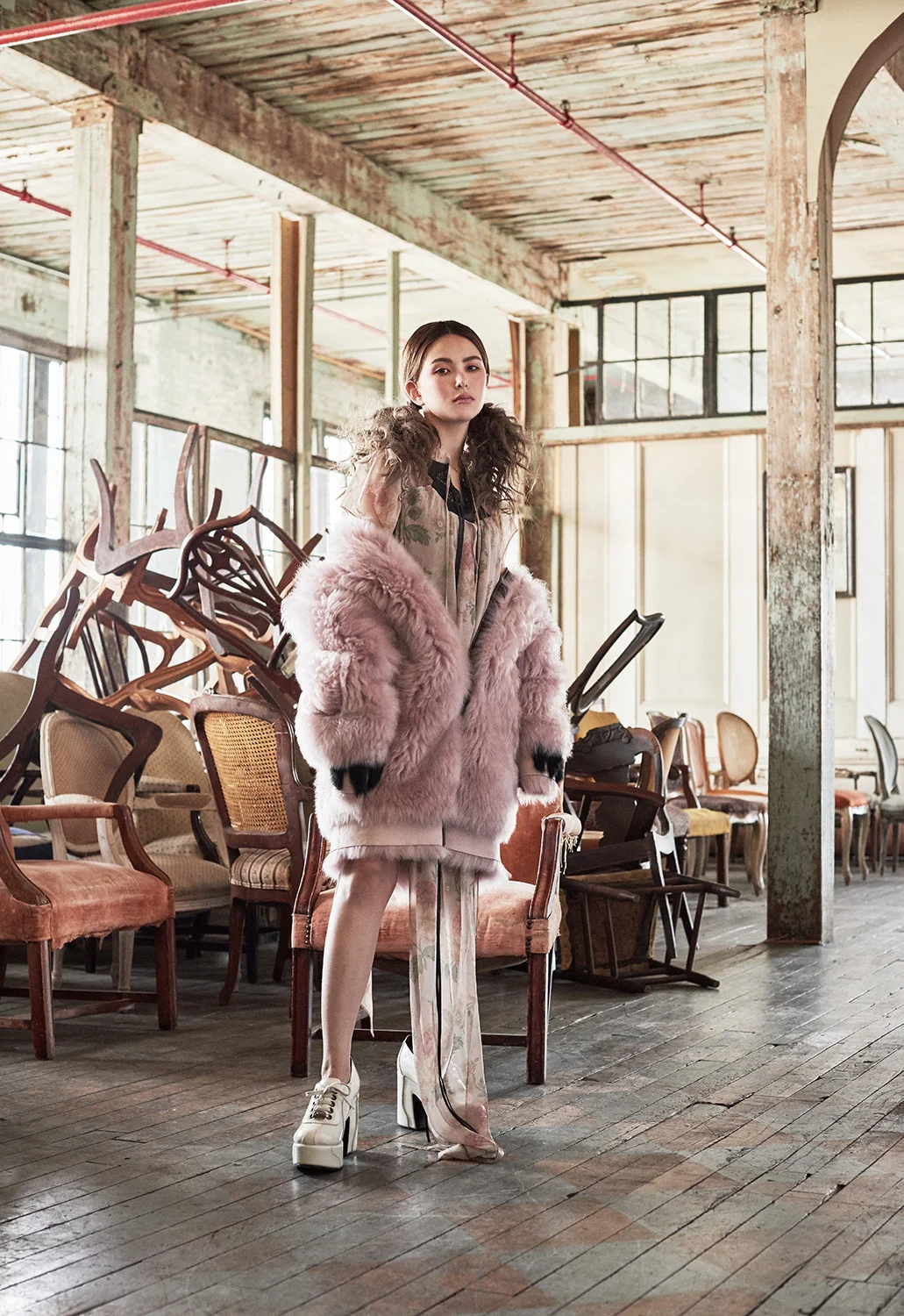 ua_MarieClaireTaiwan_HannahQuinlivan_May19_07.jpg