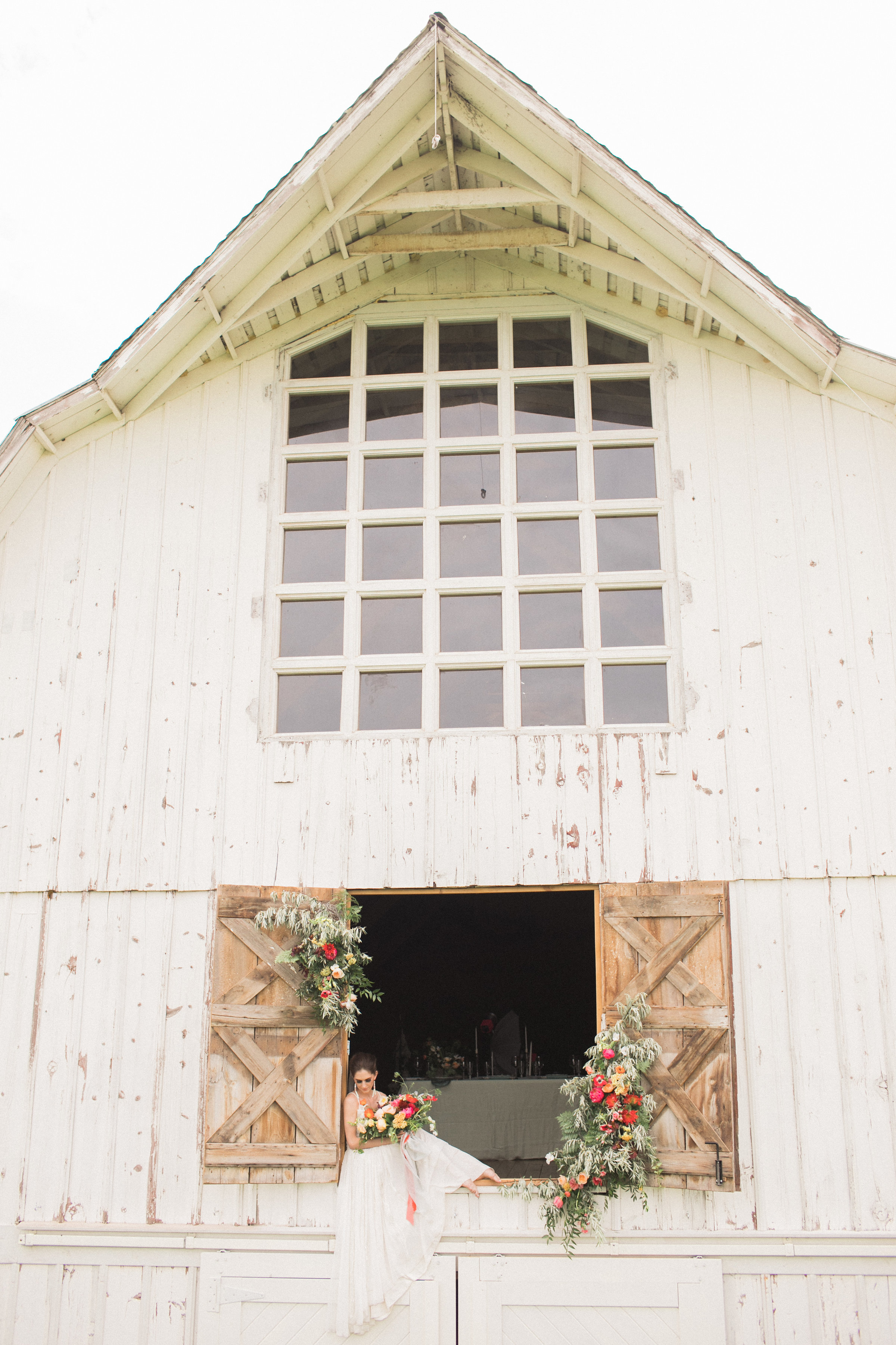 WhiteBarnStyledShoot-170.jpg
