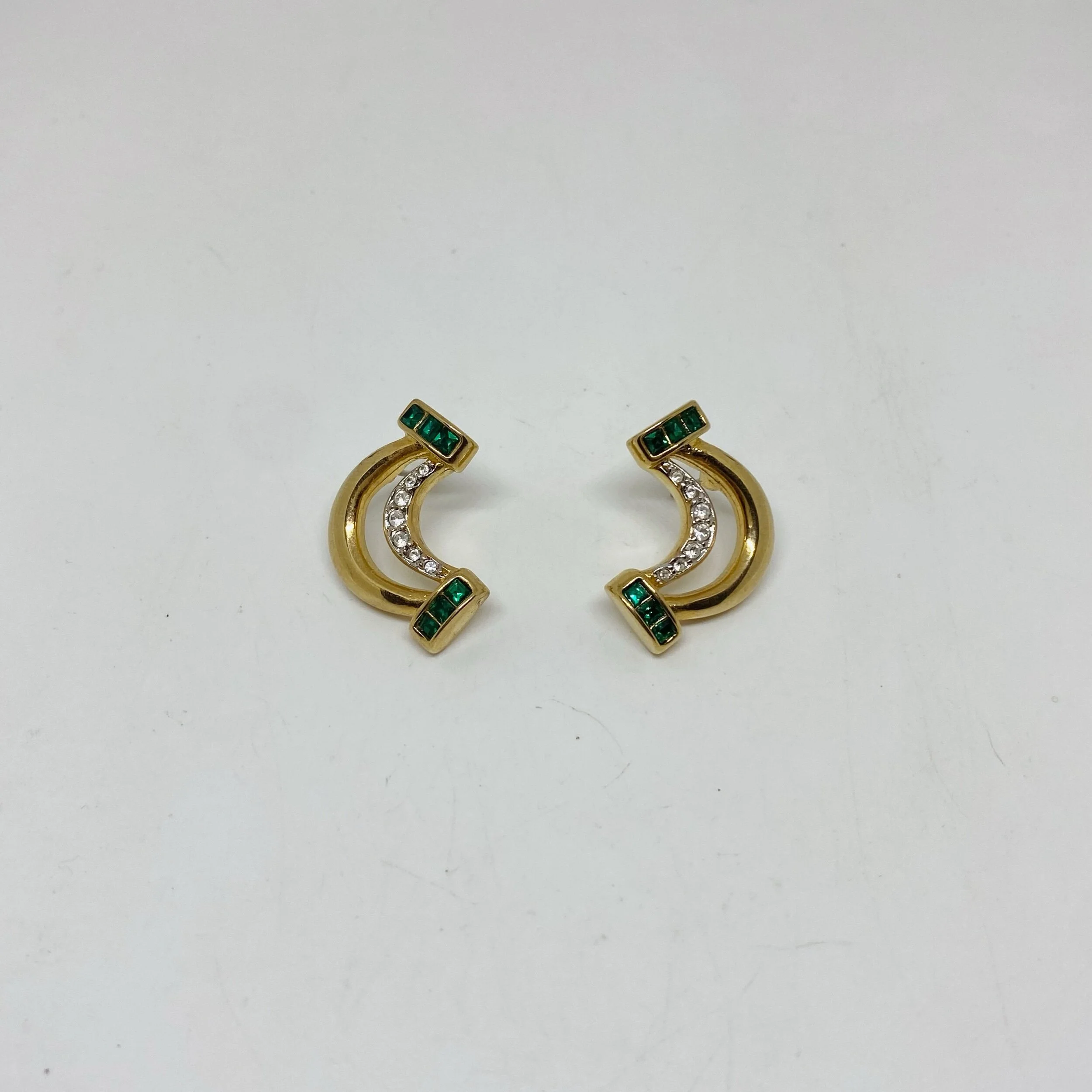 8DB5DD2A-B26E-4A5B-8D71-FA9CD8FC27E4