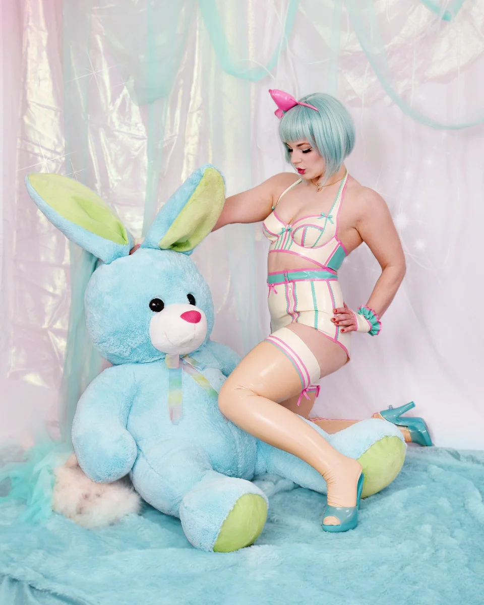 latex_bunny3.jpg