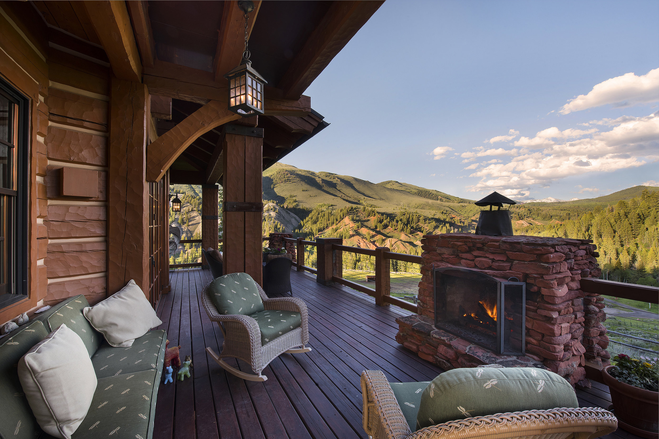 RedCreekTrailRanch_Deck_resize.jpg