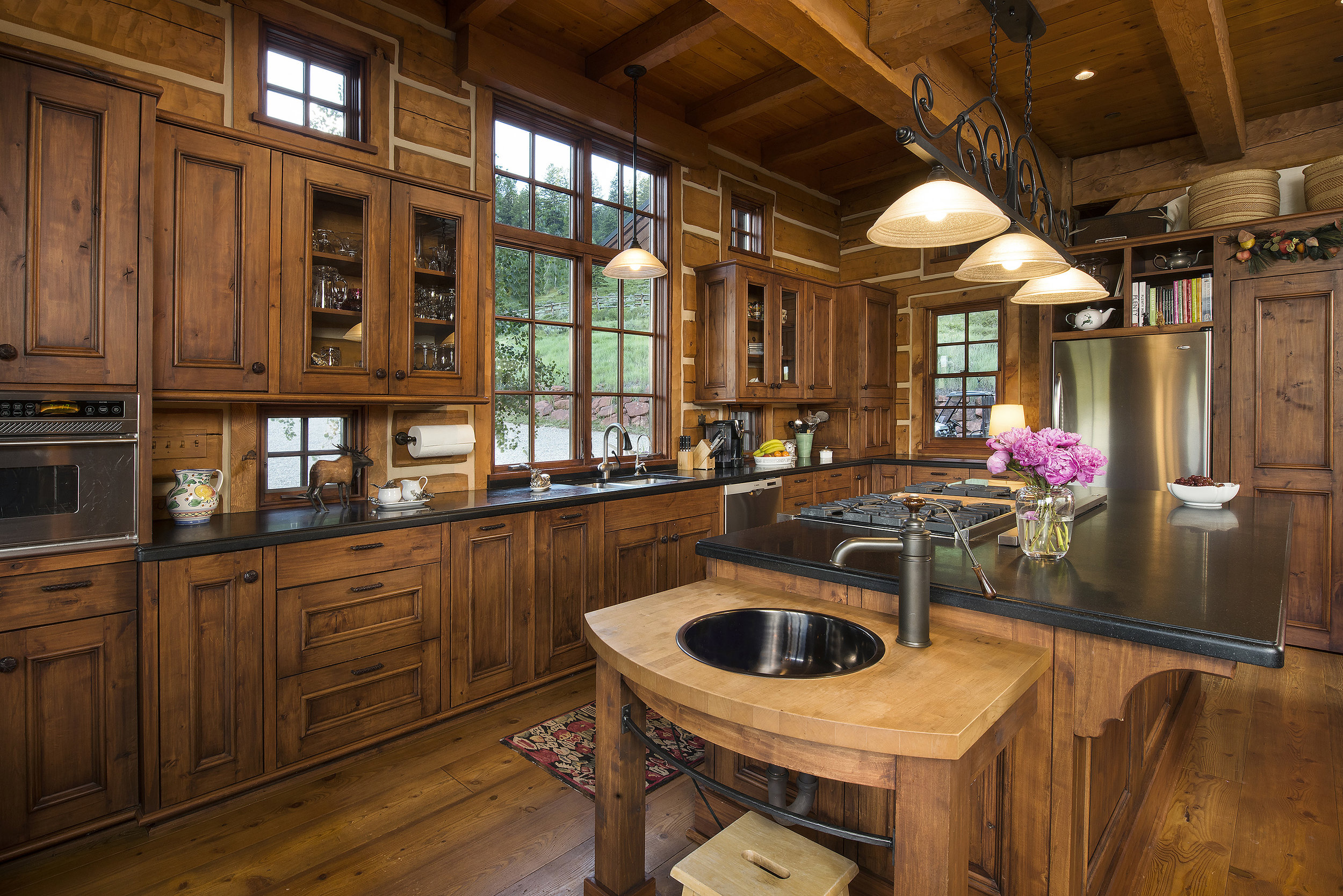 RedCreekTrailRanch_Kitchen2_resize.jpg