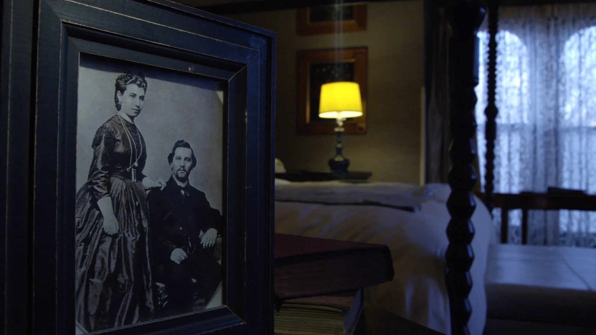 CHR JULIA STAAB'S BEDROOM©2017Cinewest