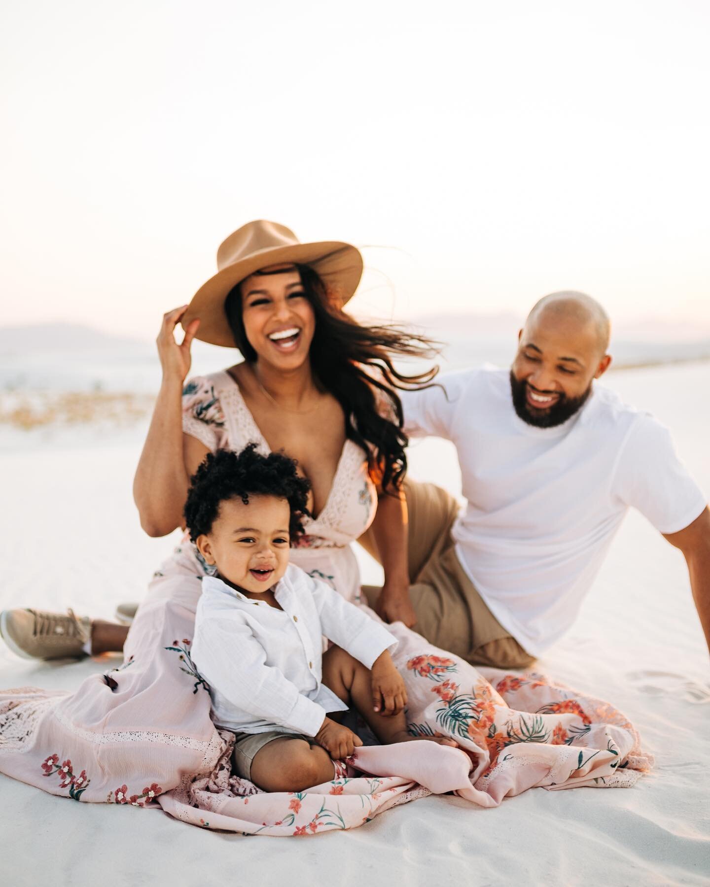 By random chance, we met the sweetest family ever at White Sands National Park last month - all of us out there chasing sunset. Crystal and I couldn&rsquo;t resist snapping some quick family photos for them 💗 do you ever meet total strangers that yo