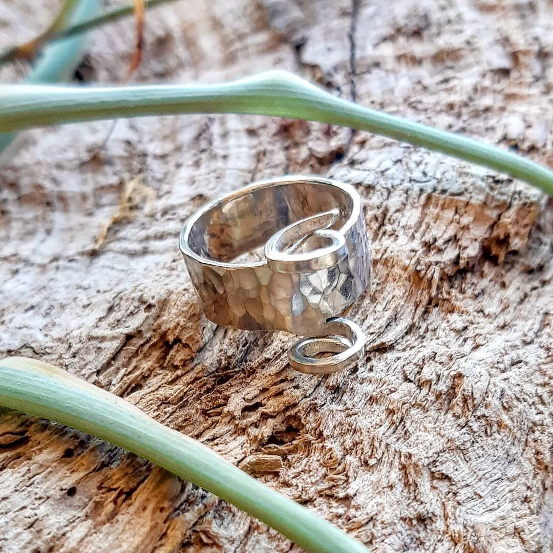 I hope on this grey, rainy day that you are curled up, cozy and warm with some tea. And for some of you, I hope that coziness includes the gentle click of knitting needles. 

This ring will become one of my regular line up. It is a yarn guide! Perfec