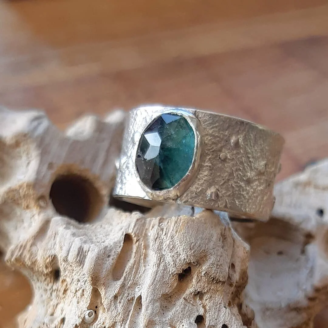 Happy  birthday to my wonderful friend @francesbanner This ring was a sneaky collaboration between me and her family and the surprise was a success! I wish you a magnificent year ahead. So much love ♡ And @sookegirl you are the best coconspirator a g