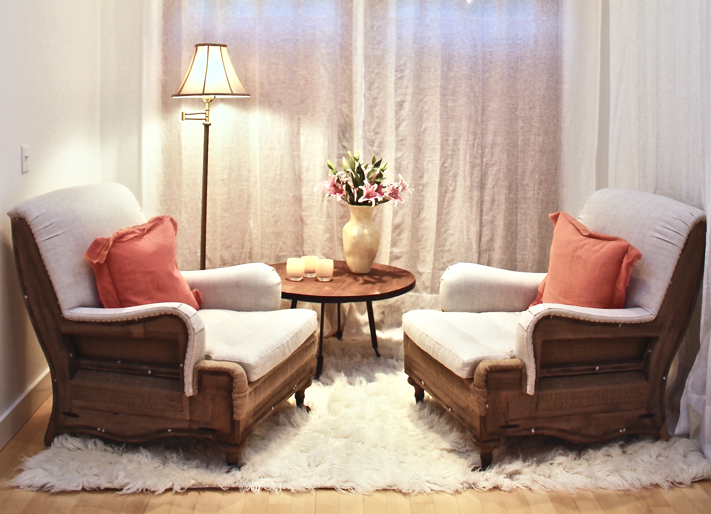 SESSIONS CAN BE HELD IN GAIL’S SEATTLE STUDIO, ON THE PHONE, OR VIA PRIVATE ZOOM VIDEO CONFERENCING.
