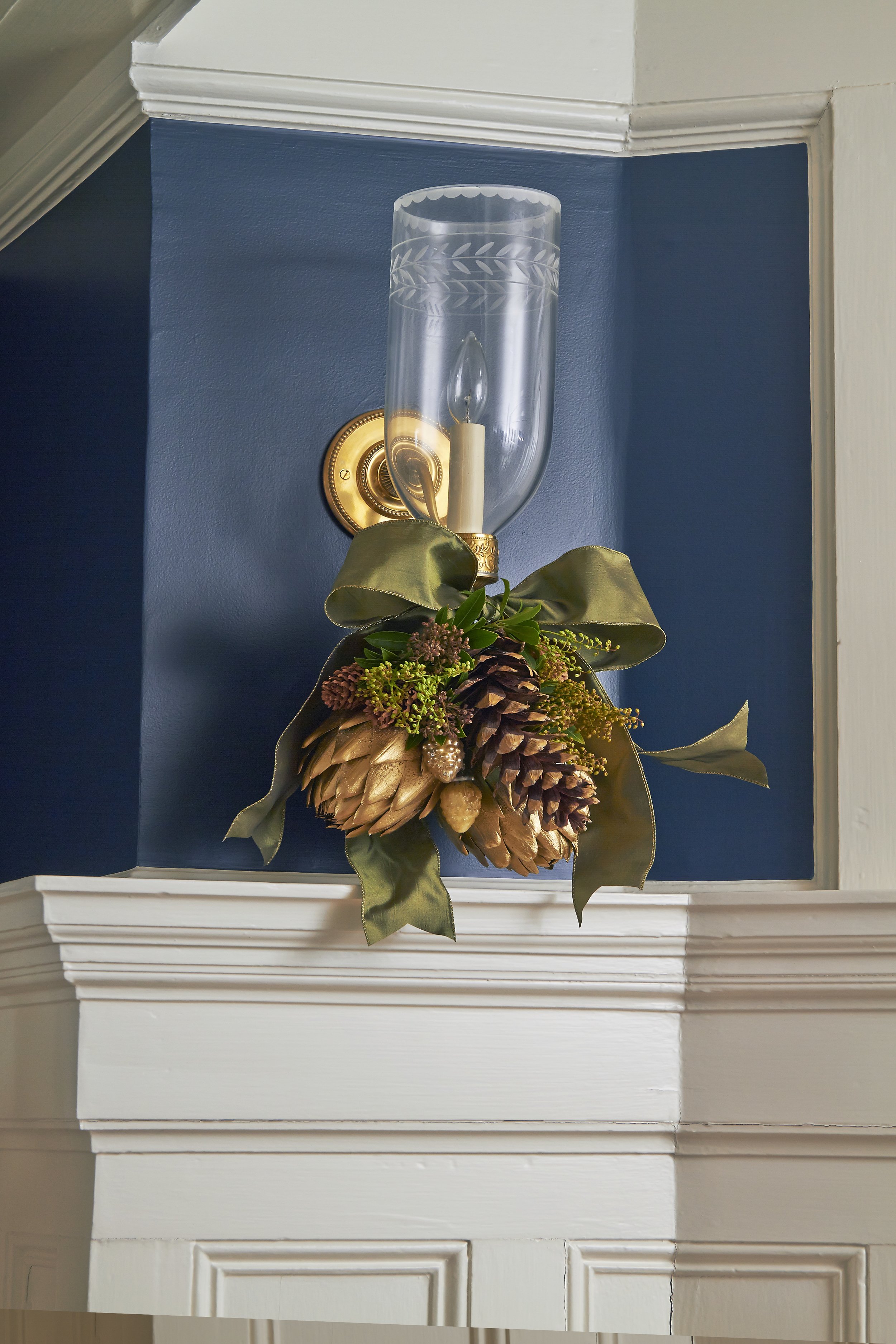 CTCG-HOLIDAY DR SCONCE.jpg