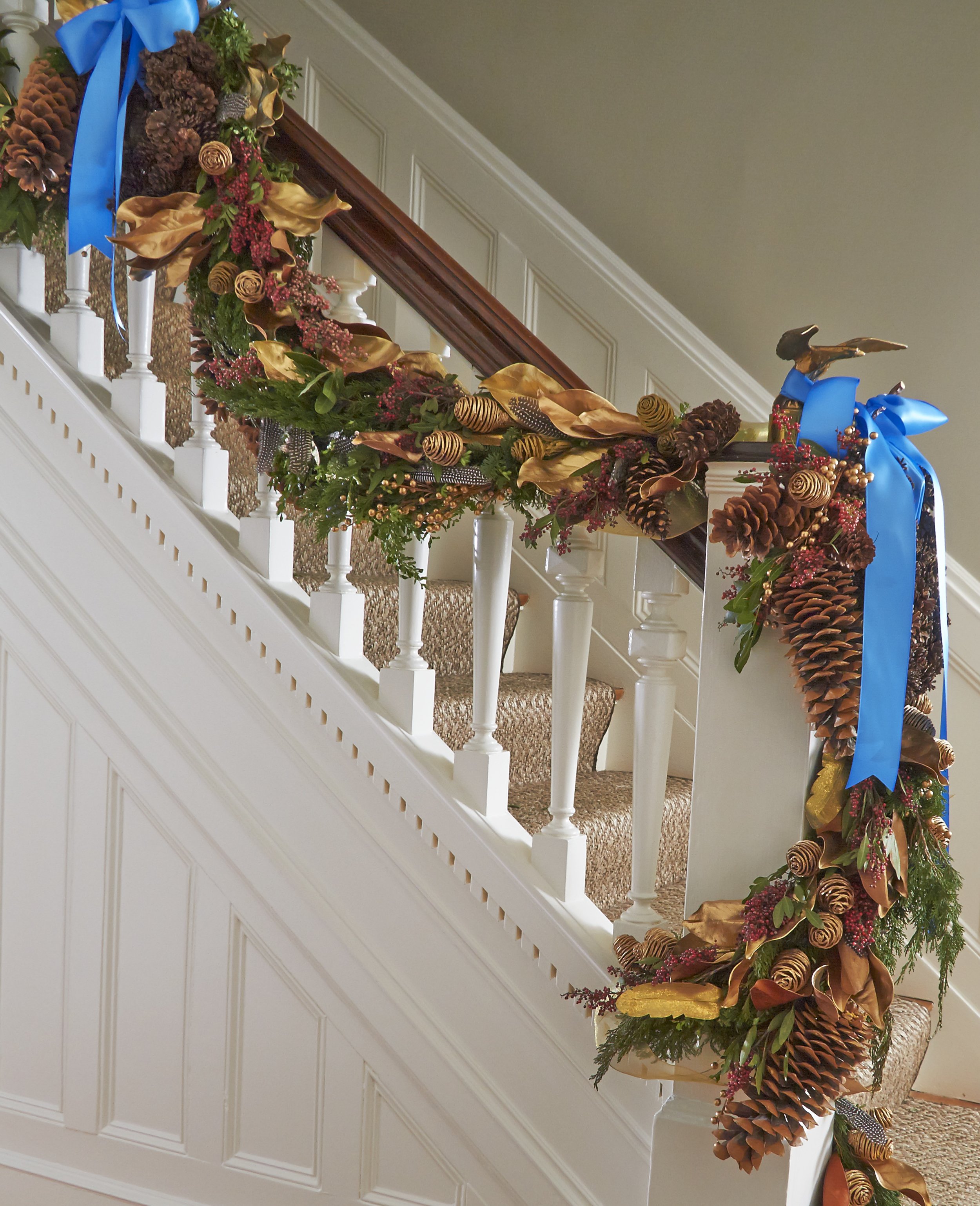 CTCG-HOLIDAY STAIR GARLAND DETAIL.jpg