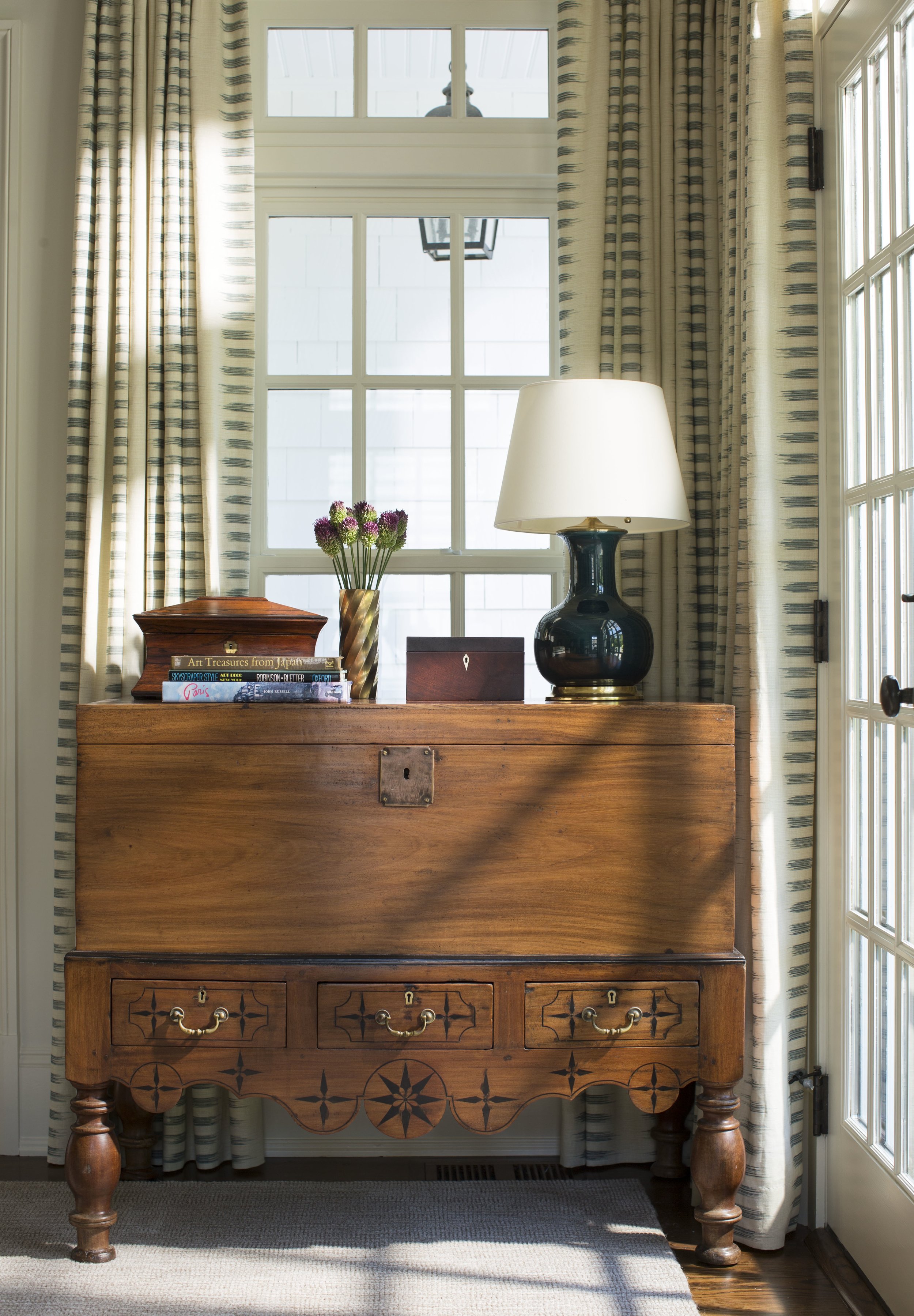 I_Hilderbrand-Interiors_Family_Chest_63360.jpg