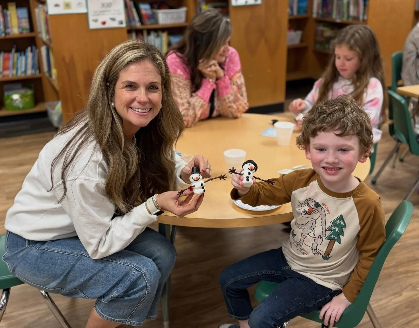 Friday afternoons are the BEST when you get to eat snacks &amp; build a snowman with your mentor!☃️✨⛄️ #legacyyouthmentoring #winterfun #mentoringmoments