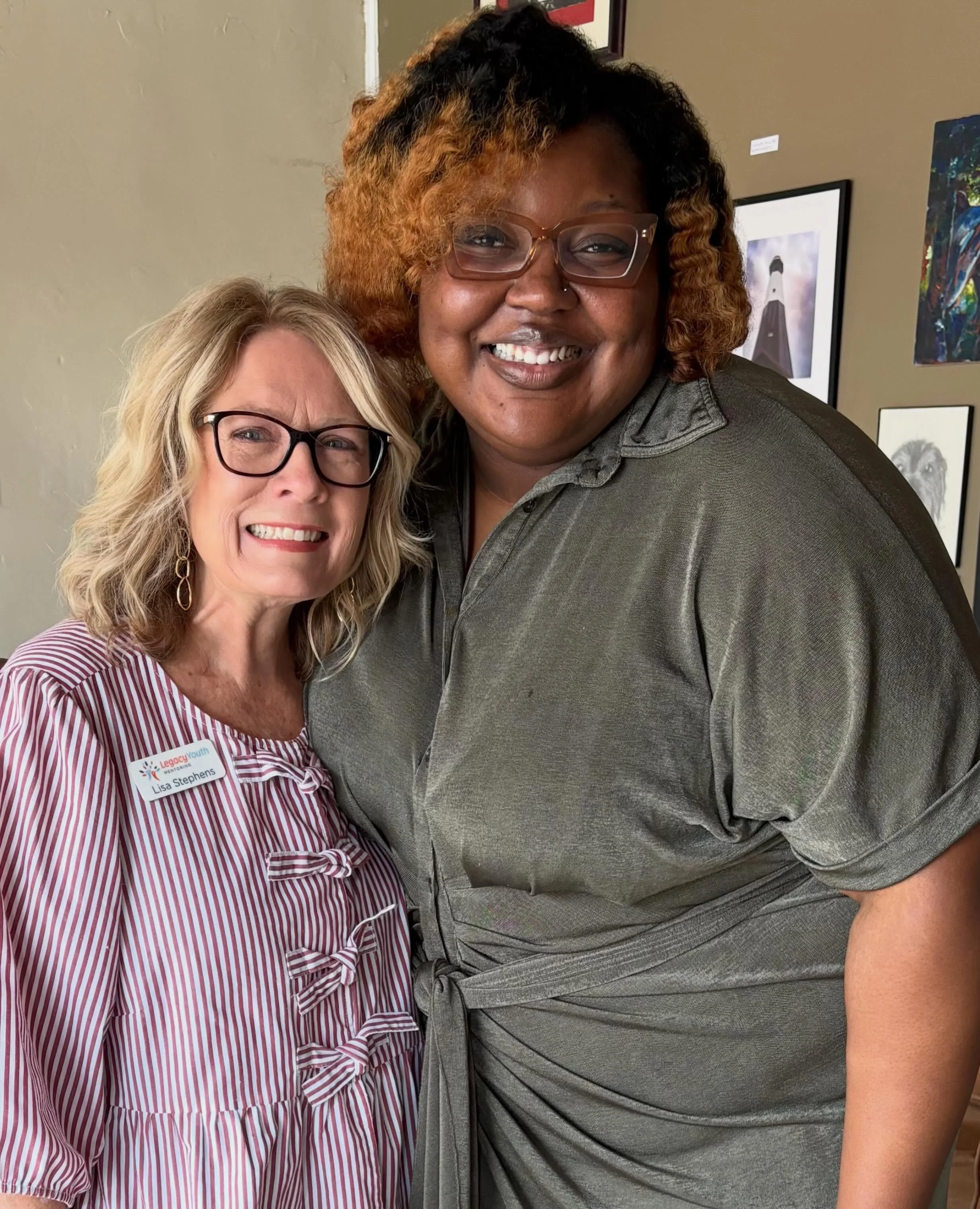 What a JOY to meet Corinthia Sims, the new Commerce Club Director for @bgc_jacksoncounty! ❤️✨Welcome, Corinthia- we are grateful you will be working in the community and leading our youth in Commerce.  #legacyyouthmentoring #community #collaboration 