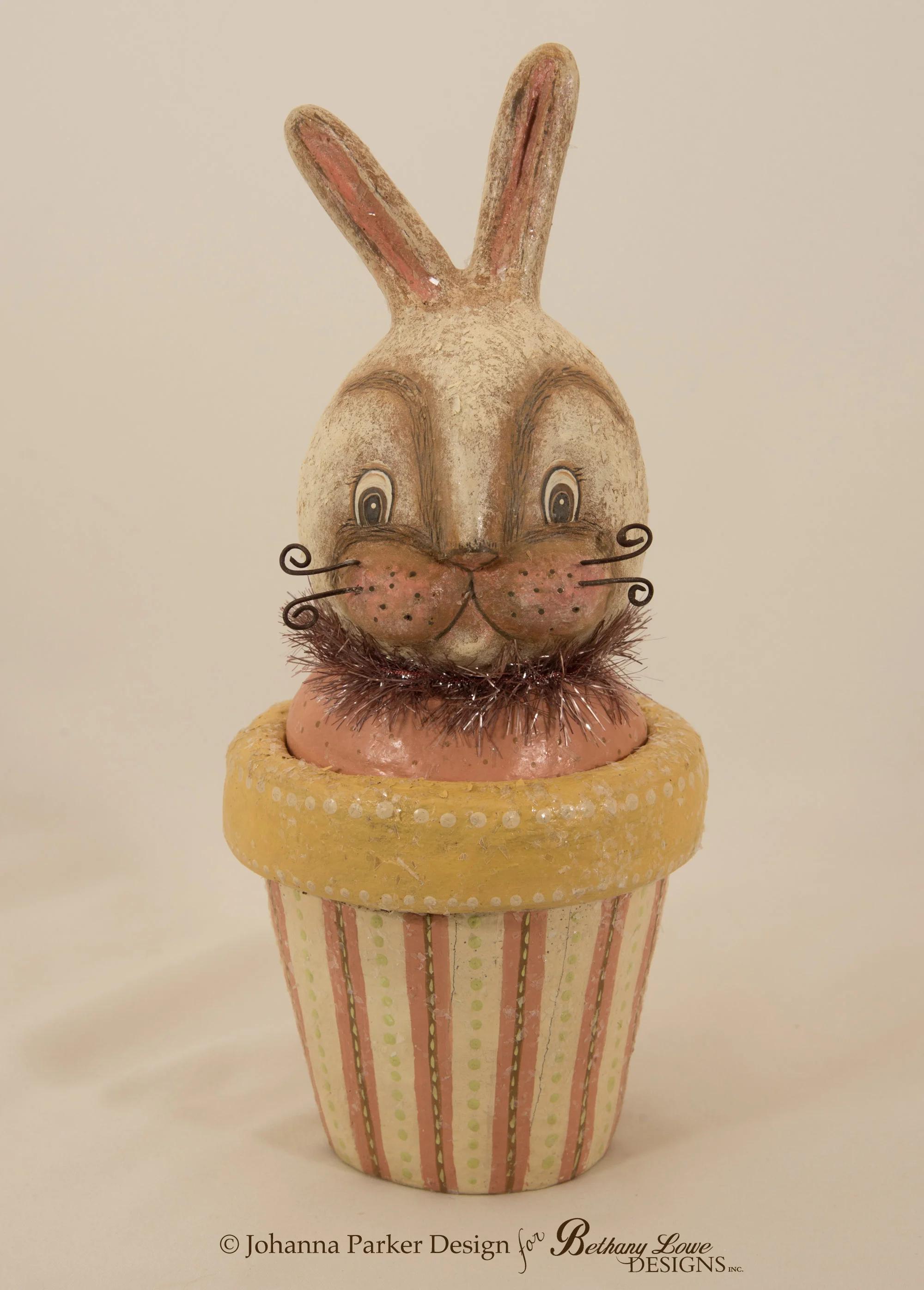 (M) Bunny Candy Container